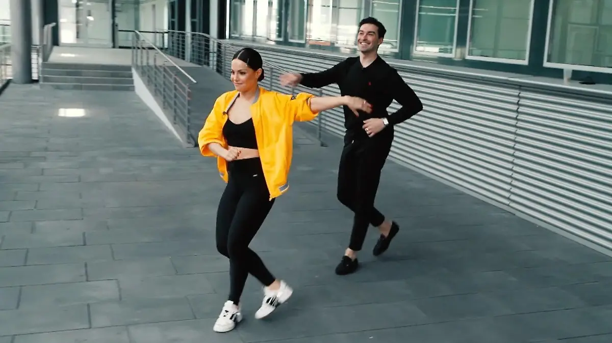 Die "Let's Dance"-Profis Andrzej Cibis und Christina Luft zeigen uns ein paar Tanz-Hacks.