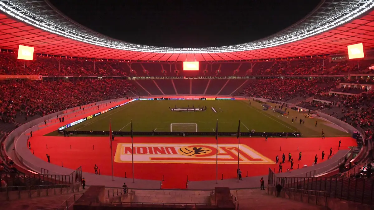 Fussball, Herren, Saison 2021/2022, UEFA Europa Conference League Gruppe E, 2. Spieltag, 1. FC Union Berlin - Maccabi Haifa 3:0, das rot beleuchtete Olympiastadion, 30.09. 2021, *** Football, Men, 2021 2022 season, UEFA Europa Conference League Group E, Matchday 2 , 1 FC Union Berlin Maccabi Haifa 3 0 , the red-lit Olympiastadion, 30 09 2021, Copyright: xMatthiasxKochx