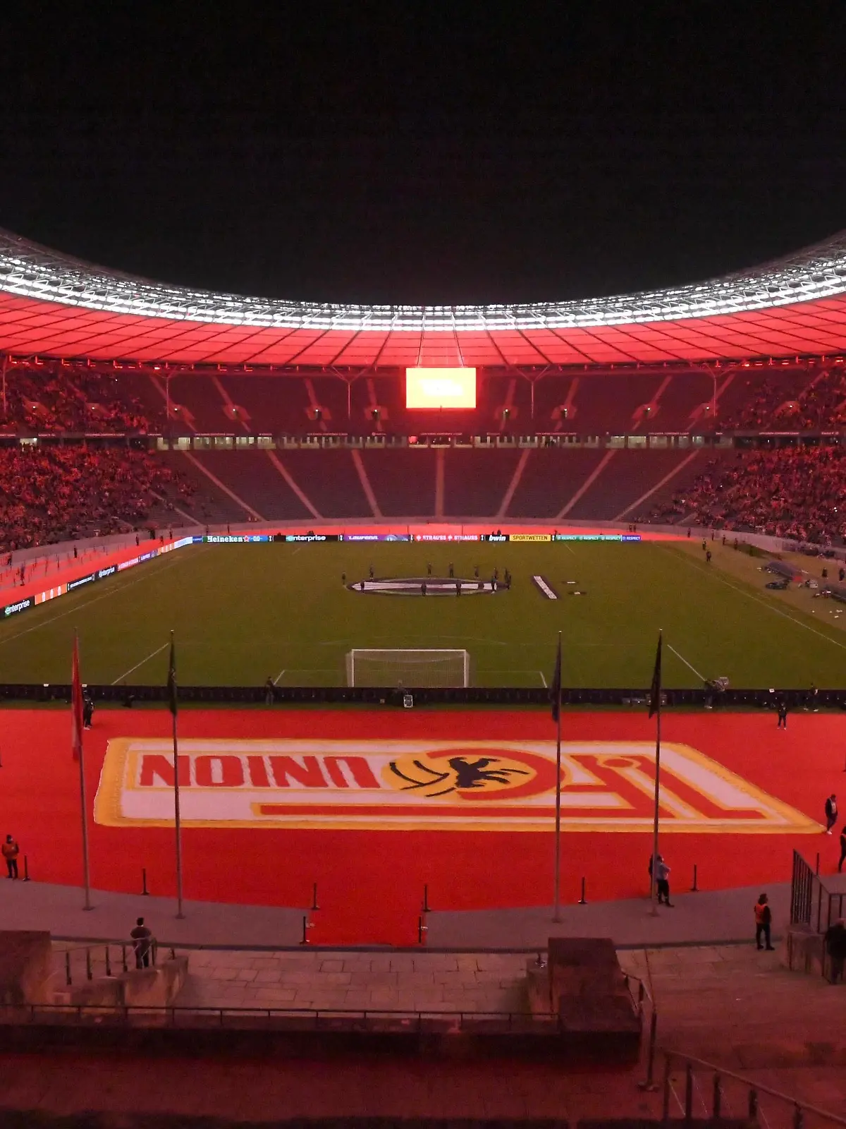 Fussball, Herren, Saison 2021/2022, UEFA Europa Conference League Gruppe E, 2. Spieltag, 1. FC Union Berlin - Maccabi Haifa 3:0, das rot beleuchtete Olympiastadion, 30.09. 2021, *** Football, Men, 2021 2022 season, UEFA Europa Conference League Group E, Matchday 2 , 1 FC Union Berlin Maccabi Haifa 3 0 , the red-lit Olympiastadion, 30 09 2021, Copyright: xMatthiasxKochx 
