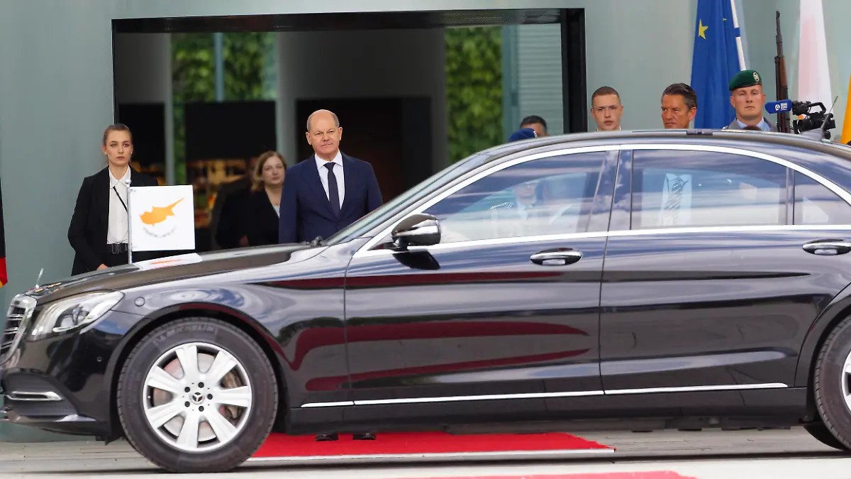 Scholz empfängt Staatspräsidenten Zyperns 2023-05-25 - Deutschland, Berlin - Bundeskanzler Olaf Scholz SPD empfängt den Staatspräsidenten der Republik Zypern. Hier Scholz unmittelbar vor Eintreffen des Gastes. *** Scholz receives President of Cyprus 2023 05 25 Germany, Berlin Federal Chancellor Olaf Scholz SPD receives the President of the Republic of Cyprus Here Scholz immediately before the arrival of the guest.