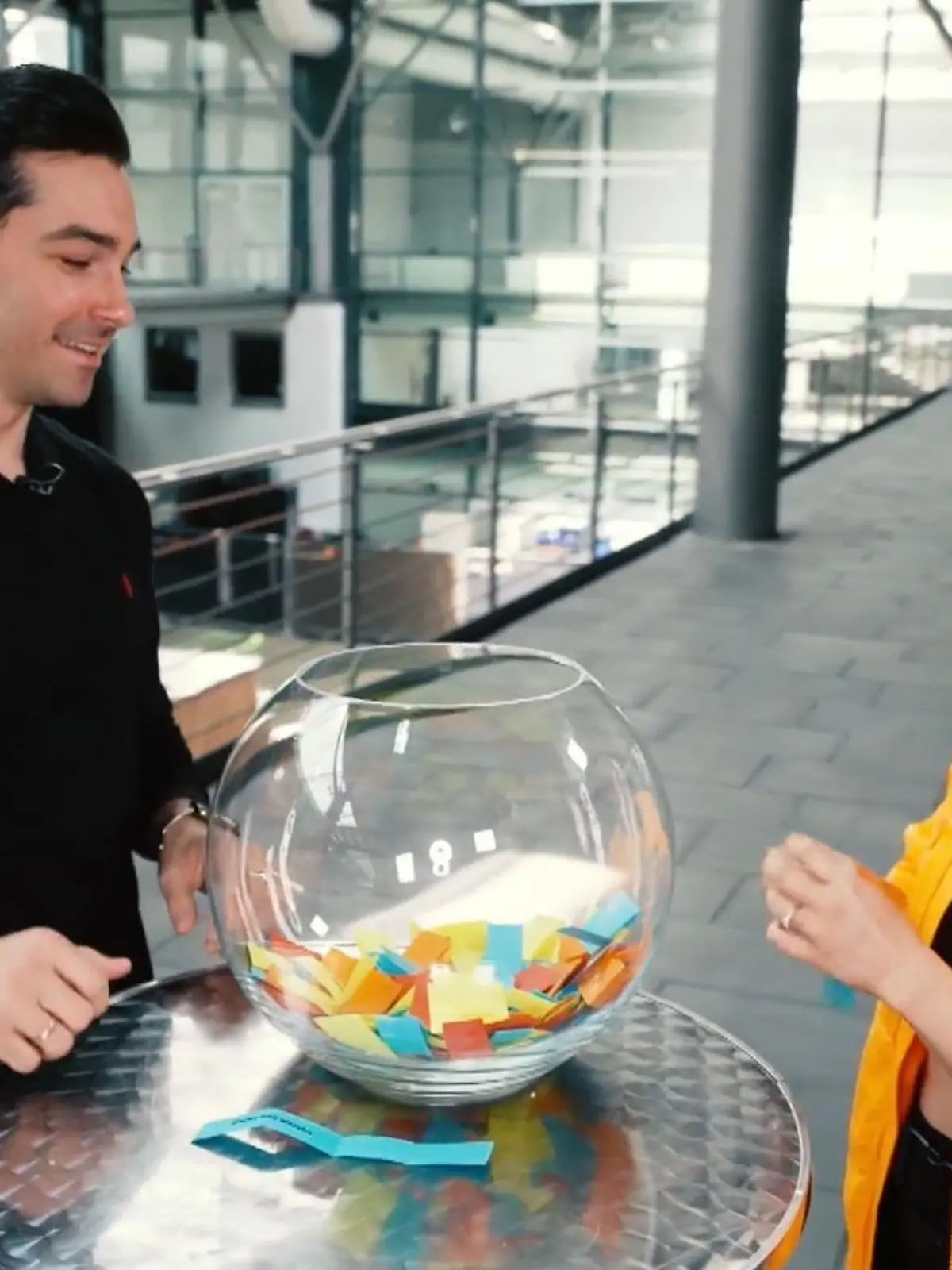 Die "Let's Dance"-Profis Andrzej Cibis und Christina Luft zeigen uns ein paar Tanz-Hacks.