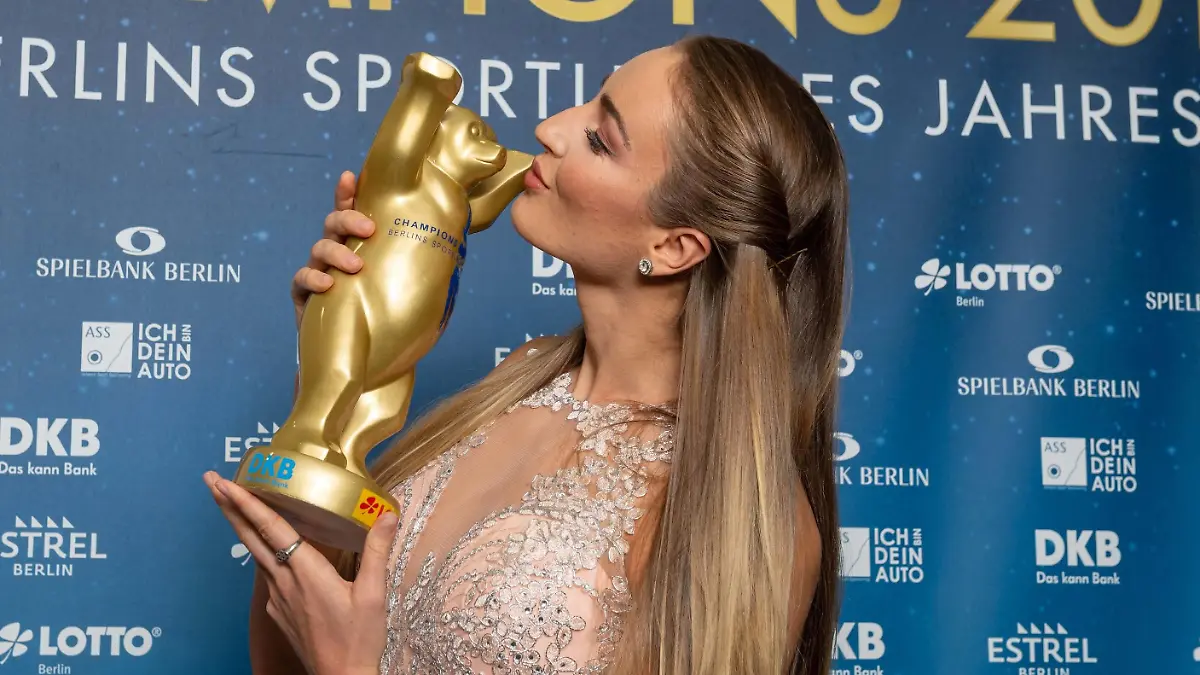  Champions Gala, Berlins Sportler des Jahres 2019, Elena Krawzow Para-Schwimmen Sportlerin des Jahres *** Champions Gala, Berlin Sportswoman of the Year 2019, Elena Krawzow Para Swimming Sportswoman of the Year