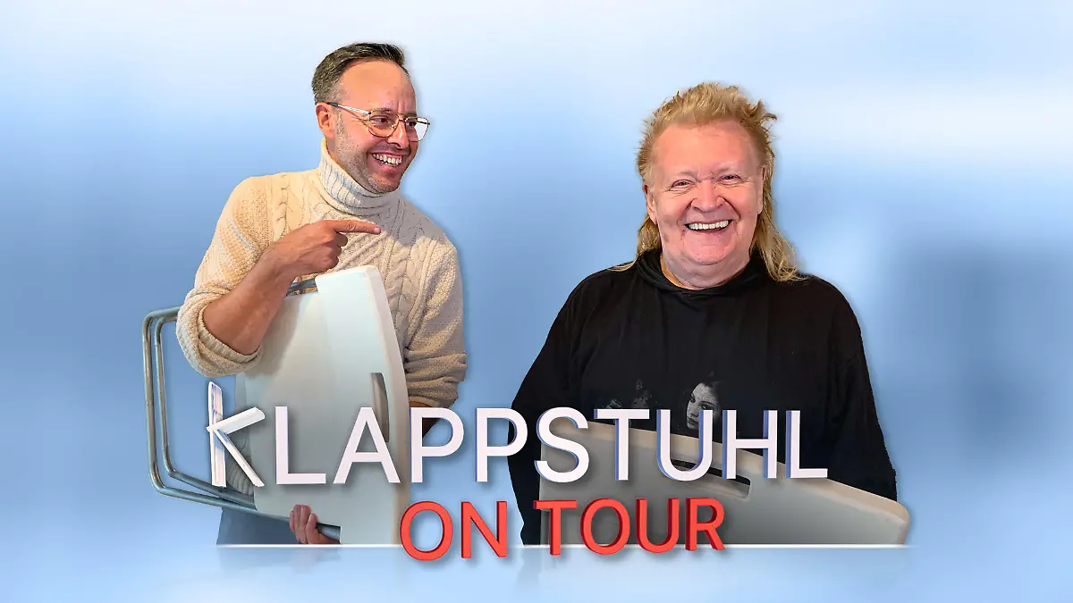 Till Quitmann trifft HA Schult Klappstuhl on Tour