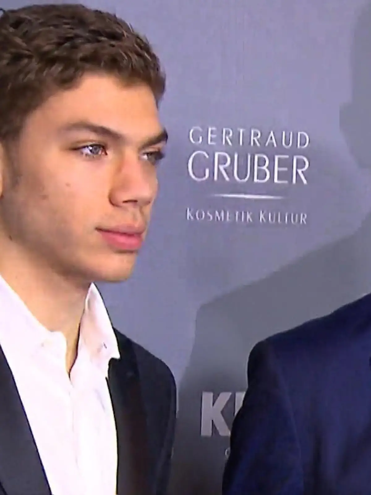 Bild zu: "Elias Becker spricht über Scheidung seiner Eltern"