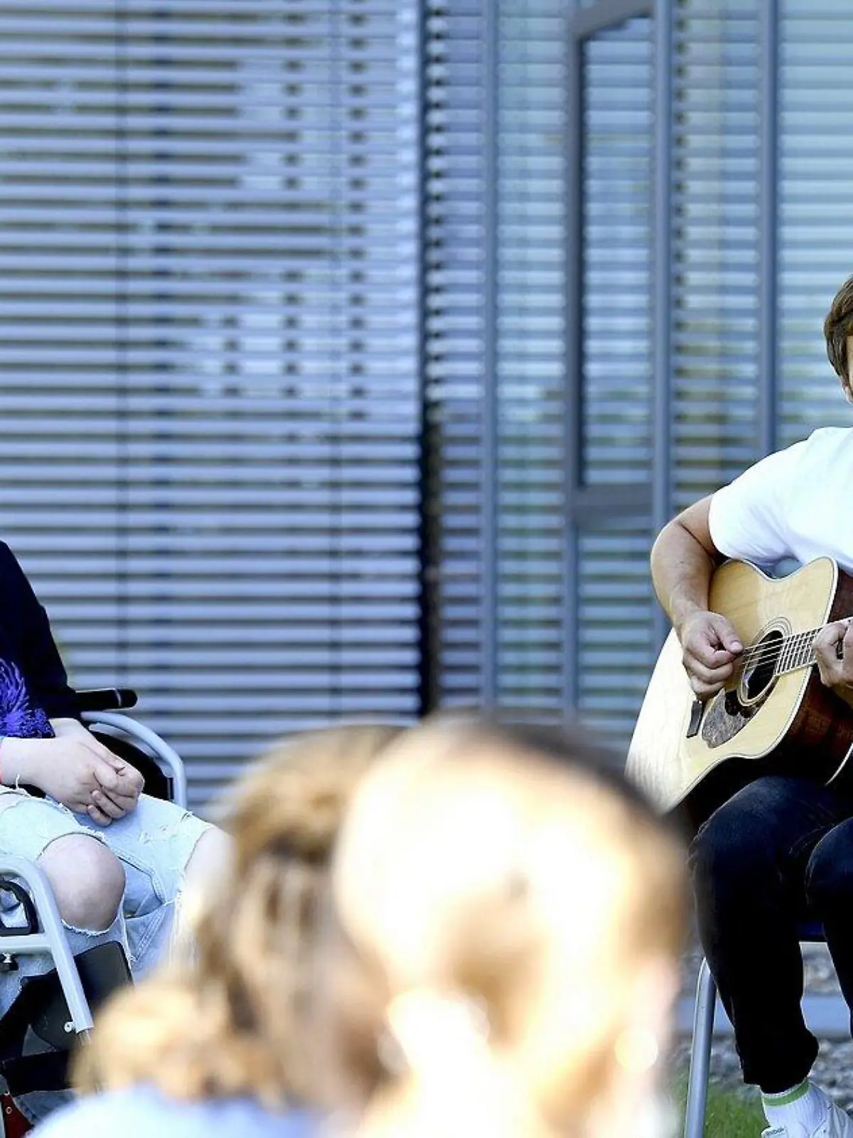 Max Giesinger singt für die Kinder der Leukämie-Station am Uniklinikum Regensburg