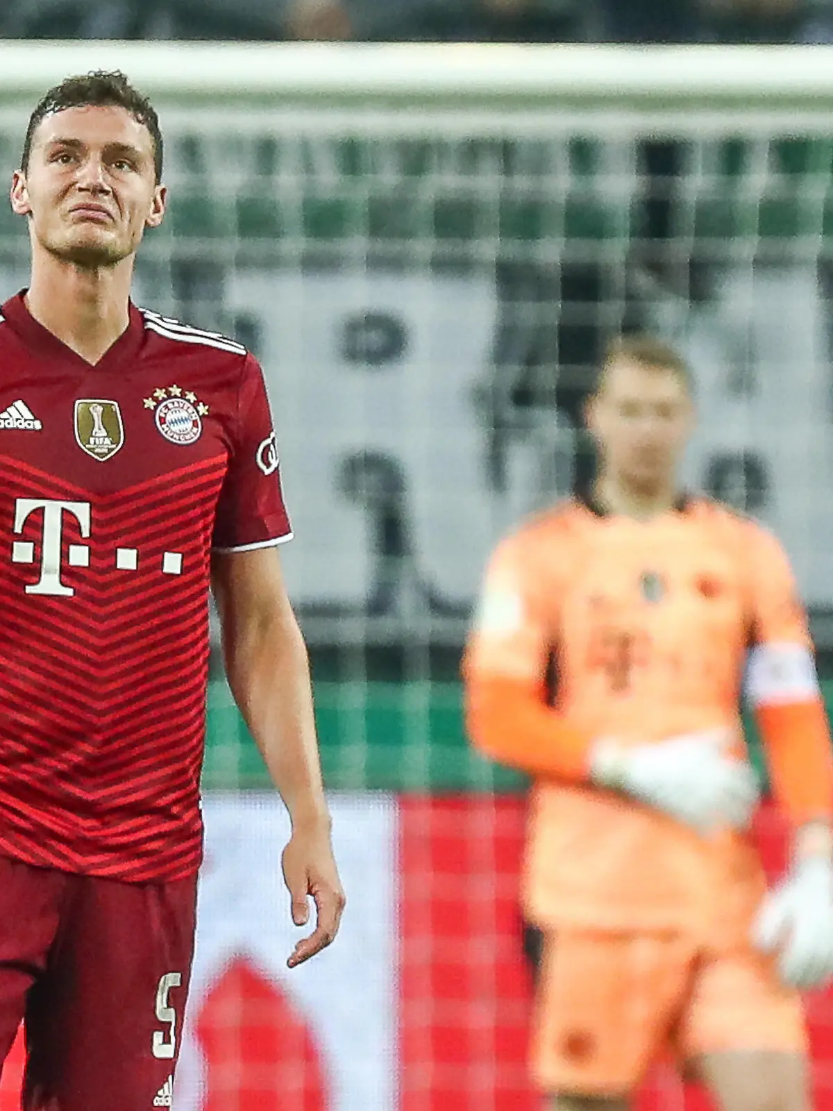  Benjamin Pavard FC Bayern München / Muenchen, 05 unzufrieden, enttäuscht / enttaeuscht, GER, Borussia Mönchengladbach / Moenchengladbach vs. FC Bayern München / Muenchen, Fussball, DFB-Pokal, 2021/2022, 2. Runde, 27.10.2021, DFB/DFL regulations prohibit any use of photographs as image sequences and/or quasi-video., GER, Borussia Mönchengladbach / Moenchengladbach vs. FC Bayern München / Muenchen, Fussball, DFB-Pokal, 2021/2022, 2. Runde, 27.10.2021 Mönchengladbach / Moenchengladbach *** Benjamin Pavard FC Bayern München Muenchen, 05 dissatisfied, disappointed disappointed, GER, Borussia Mönchengladbach Moenchengladbach vs FC Bayern München Muenchen, Football, DFB Pokal, 2021 2022, 2 Round, 27 10 2021, DFB DFL regulations prohibit any use of photographs as image sequences and or quasi video , GER, Borussia Mönchengladbach Moenchengladbach vs FC Bayern München Muenchen, Football, DFB Pokal, 2021 2022, 2 Round, 27 10 2021 Mönchengladbach Moenchengladbach Copyright: xEibner-Pressefoto/GabrielxBoiax EP_GBA