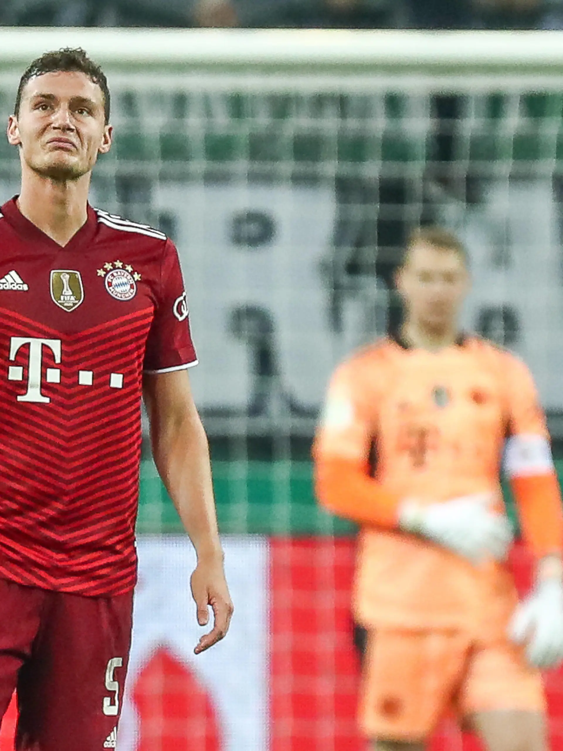  Benjamin Pavard FC Bayern München / Muenchen, 05 unzufrieden, enttäuscht / enttaeuscht, GER, Borussia Mönchengladbach / Moenchengladbach vs. FC Bayern München / Muenchen, Fussball, DFB-Pokal, 2021/2022, 2. Runde, 27.10.2021, DFB/DFL regulations prohibit any use of photographs as image sequences and/or quasi-video., GER, Borussia Mönchengladbach / Moenchengladbach vs. FC Bayern München / Muenchen, Fussball, DFB-Pokal, 2021/2022, 2. Runde, 27.10.2021 Mönchengladbach / Moenchengladbach *** Benjamin Pavard FC Bayern München Muenchen, 05 dissatisfied, disappointed disappointed, GER, Borussia Mönchengladbach Moenchengladbach vs FC Bayern München Muenchen, Football, DFB Pokal, 2021 2022, 2 Round, 27 10 2021, DFB DFL regulations prohibit any use of photographs as image sequences and or quasi video , GER, Borussia Mönchengladbach Moenchengladbach vs FC Bayern München Muenchen, Football, DFB Pokal, 2021 2022, 2 Round, 27 10 2021 Mönchengladbach Moenchengladbach Copyright: xEibner-Pressefoto/GabrielxBoiax EP_GBA