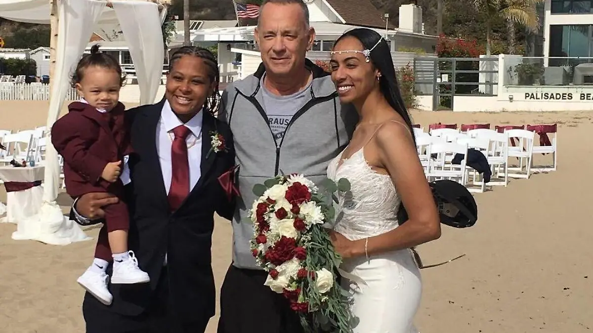 Tom Hanks platzt in Strandhochzeit