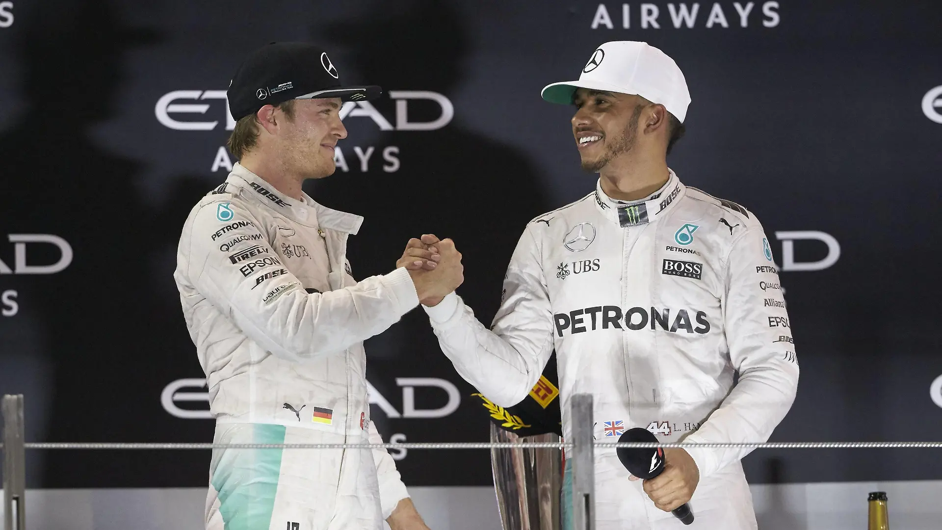 Yas Marina Circuit, Abu Dhabi, United Arab Emirates. Sunday 27 November 2016. New World Champion Nico Rosberg, Mercedes AMG, 2nd Position, and outgoing champion Lewis Hamilton, Mercedes AMG, 1st Position, congratulate each other on the podium. World SNE11156 PUBLICATIONxINxGERxSUIxAUTxHUNxONLY

Yas Marina Circuit Abu Dhabi United Arab Emirates Sunday 27 November 2016 New World Champion Nico Rosberg Mercedes AMG 2nd Position and outgoing Champion Lewis Hamilton Mercedes AMG 1st Position congratulate each OTHER ON The Podium World  PUBLICATIONxINxGERxSUIxAUTxHUNxONLY  