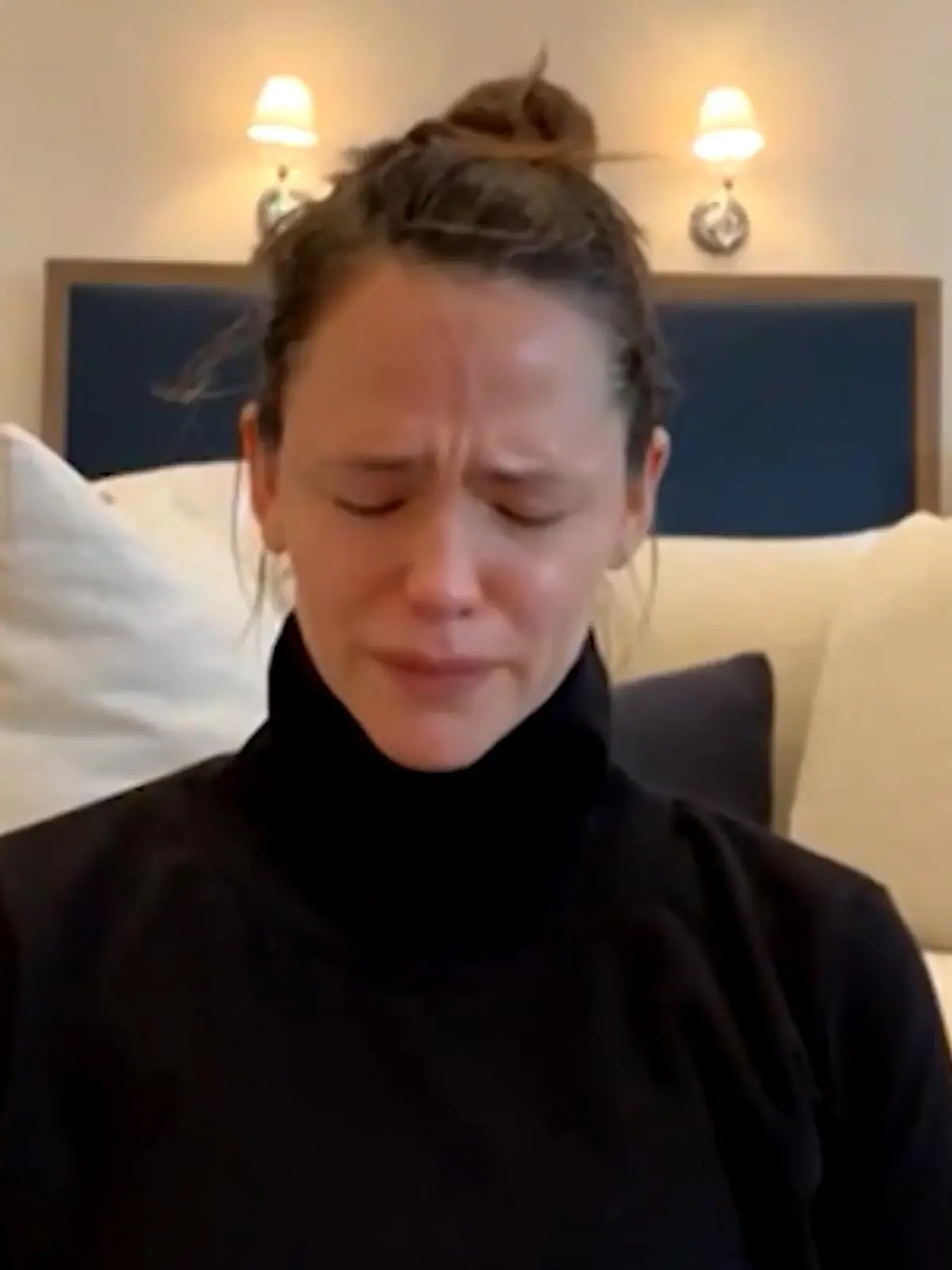 Bild zu: "Jennifer Garner kann ihre Tränen nicht zurückhalten"