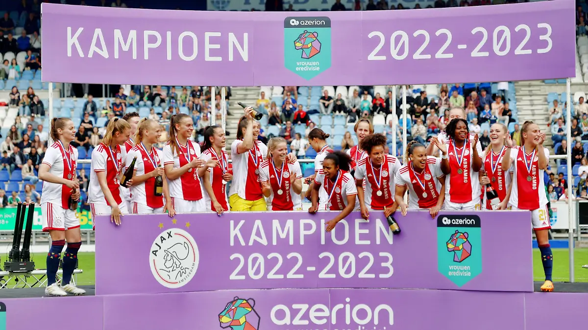 ZWOLLE, 07-05-2023 ,Mac3Park stadium, Azerion Eredivisie vrouwen, PEC - Ajax women , season 2022 / 2023. Ajax celebrate their league win PEC - Ajax women PUBLICATIONxNOTxINxNED x20838586x Copyright: