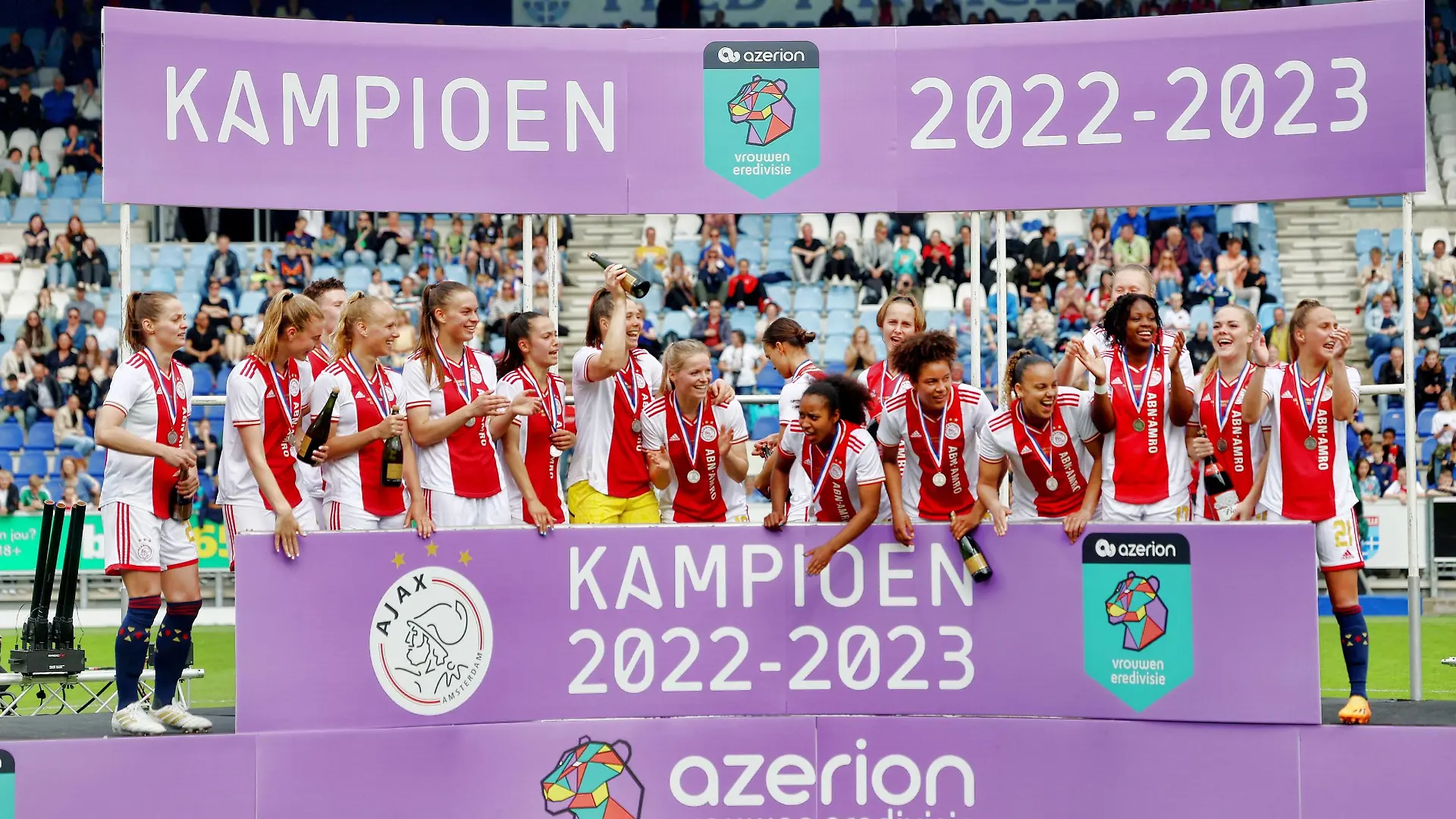 ZWOLLE, 07-05-2023 ,Mac3Park stadium, Azerion Eredivisie vrouwen, PEC - Ajax women , season 2022 / 2023. Ajax celebrate their league win PEC - Ajax women PUBLICATIONxNOTxINxNED x20838586x Copyright: