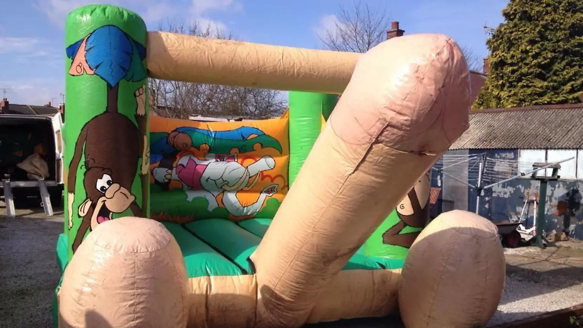 Diese Hüpfburg ist wirklich nichts für Kindergeburtstage