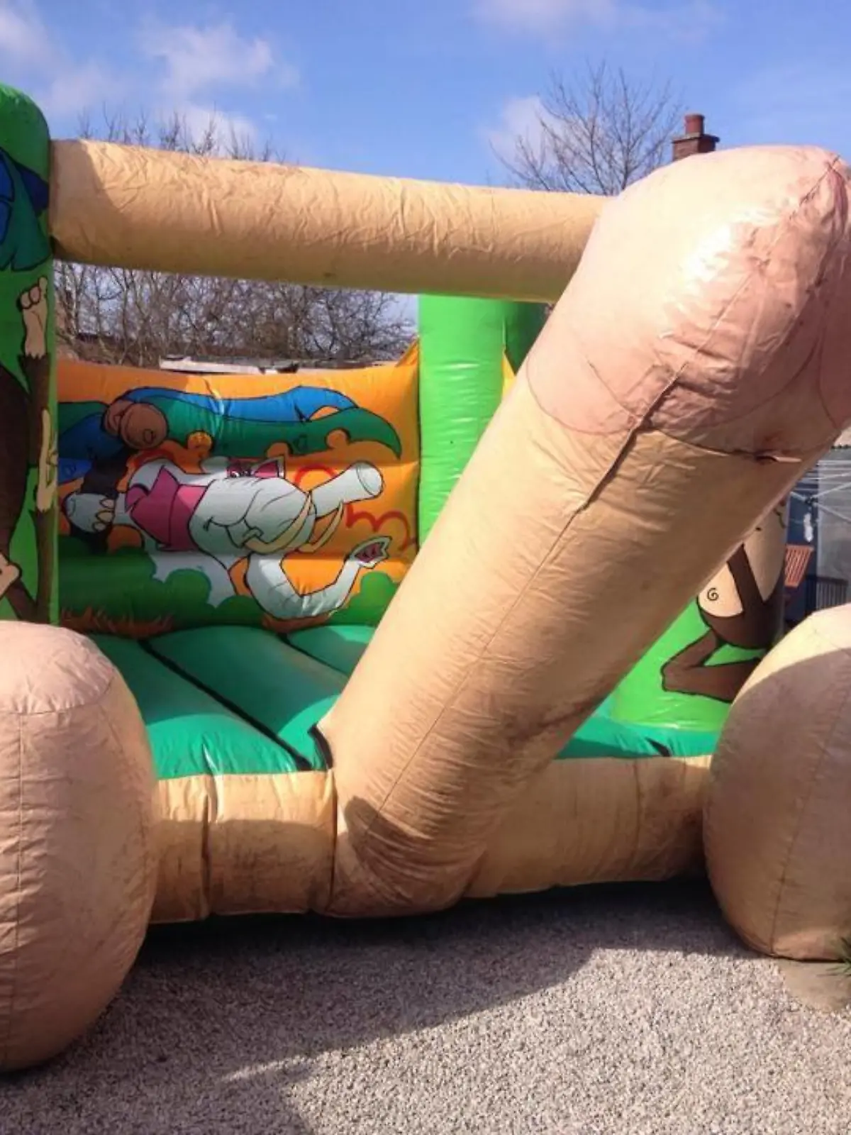 Diese Hüpfburg ist wirklich nichts für Kindergeburtstage