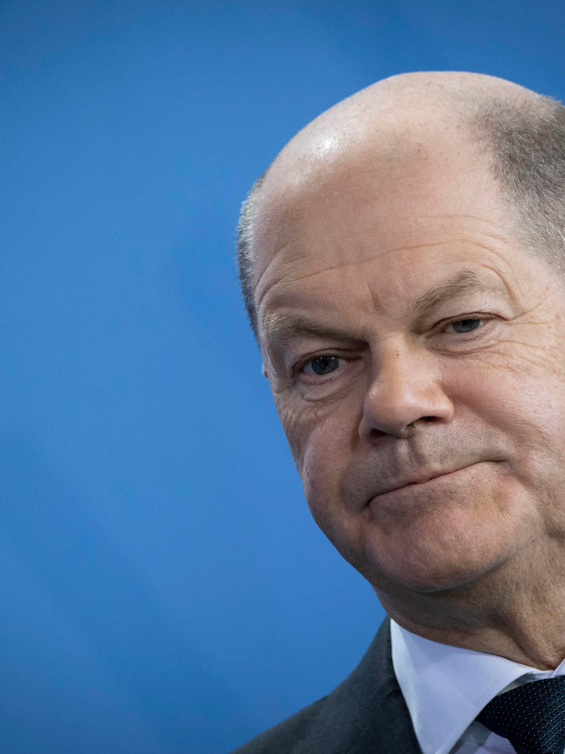 Übergabe Gutachten 2023 der Expertenkommission Forschung und Innovation EFI an den Bundeskanzler Olaf Scholz, BundeskanzlerÜbergabe Gutachten 2023 der Expertenkommission Forschung und Innovation EFI an den Bundeskanzler Olaf Scholz, Bundeskanzler, Berlin Berlin Deutschland Bundeskanzleramt *** Handover of Report 2023 of the Expert Commission on Research and Innovation EFI to the Federal Chancellor Olaf Scholz, Federal Chancellor Handover of Report 2023 of the Expert Commission on Research and Innovation EFI to the Federal Chancellor Olaf Scholz, Federal Chancellor, Berlin Berlin Germany Federal Chancellery