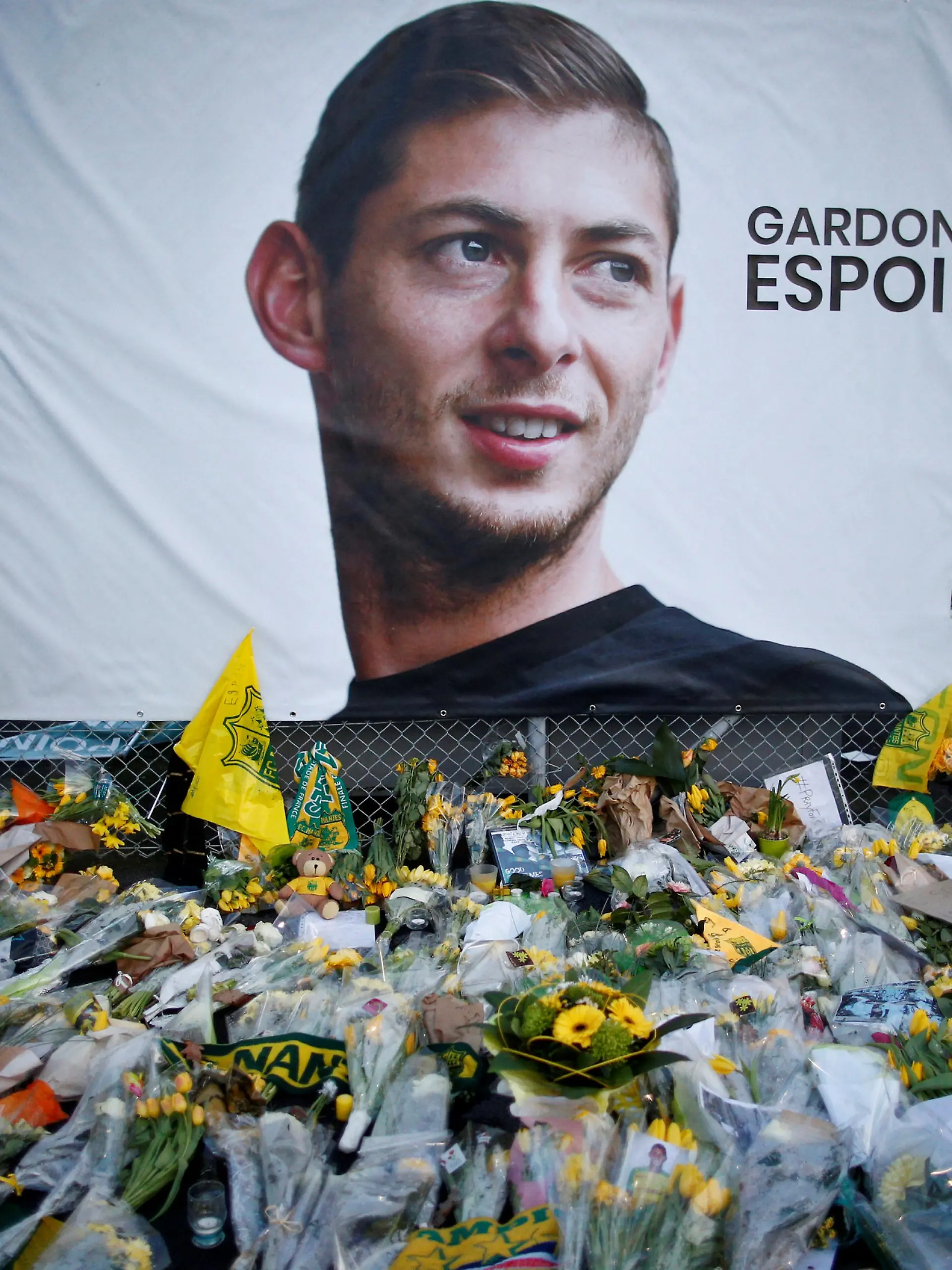 FILE PHOTO: Soccer Football - Ligue 1 - FC Nantes v AS Saint-Etienne - The Stade de la Beaujoire - Louis Fonteneau, Nantes, France - January 30, 2019  General view of tributes left outside the stadium for Emiliano Sala  REUTERS/Stephane Mahe/File Photo