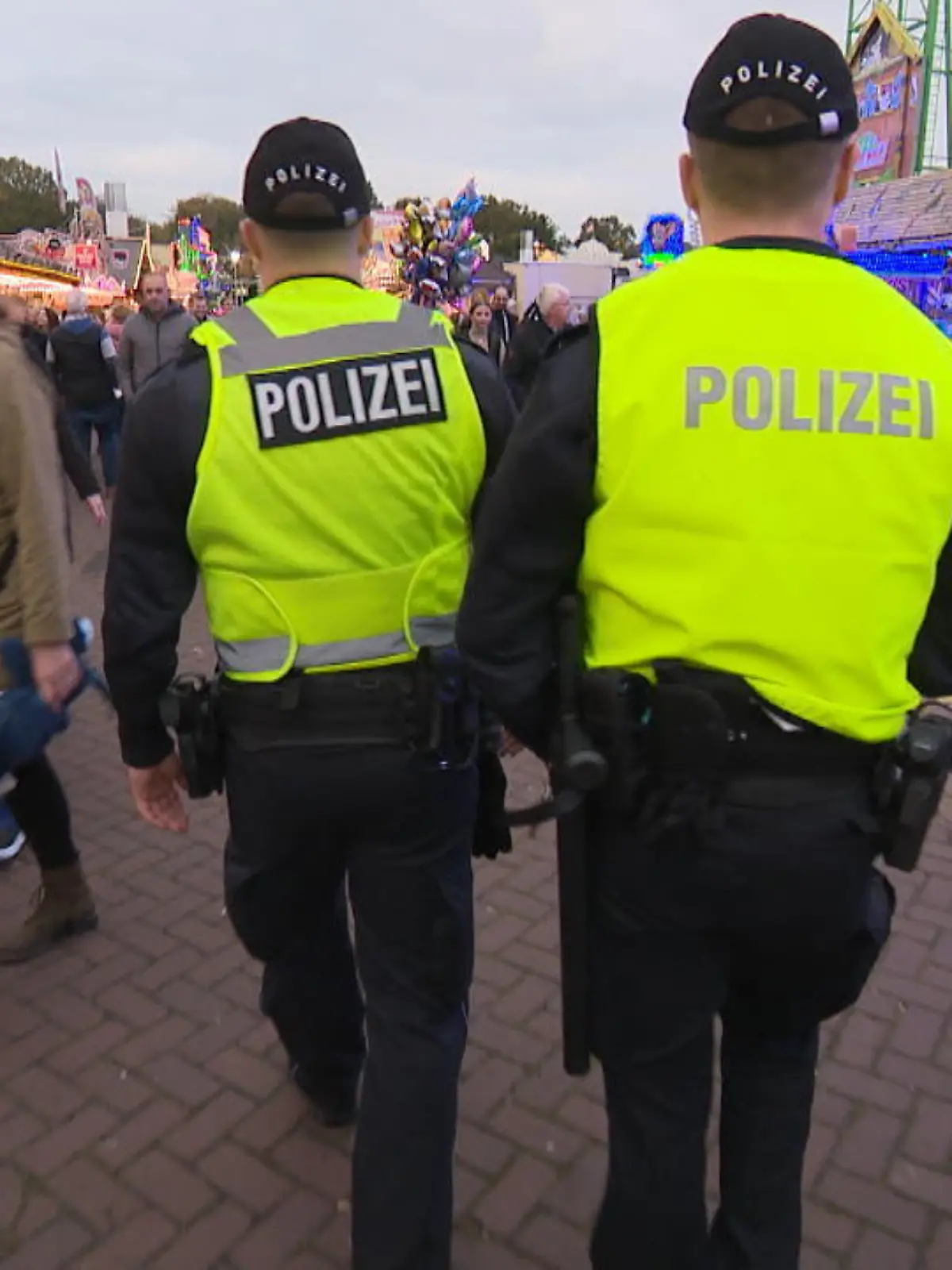 Ein junger Mann versucht mit einer geladenen Pistole auf den Bremer Freimarkt zu gelangen und sorgt dadurch für einen Polizeieinsatz.