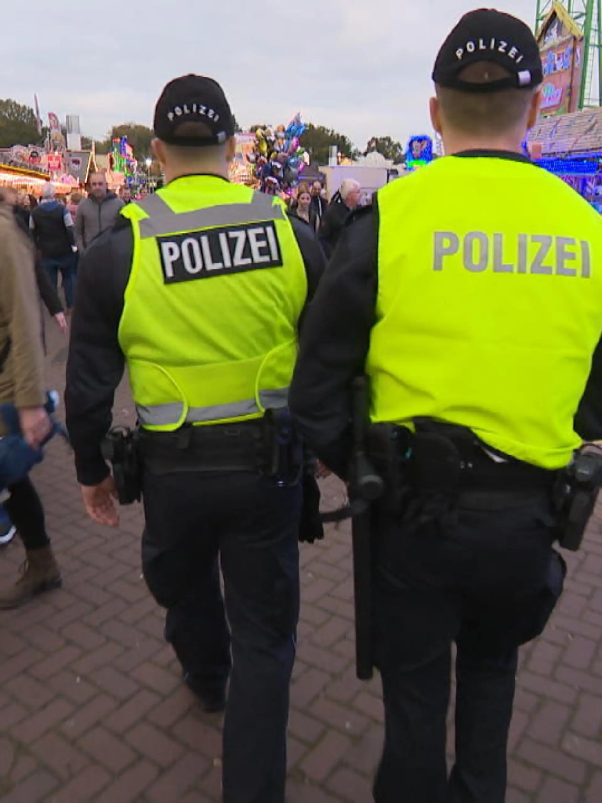 Ein junger Mann versucht mit einer geladenen Pistole auf den Bremer Freimarkt zu gelangen und sorgt dadurch für einen Polizeieinsatz.