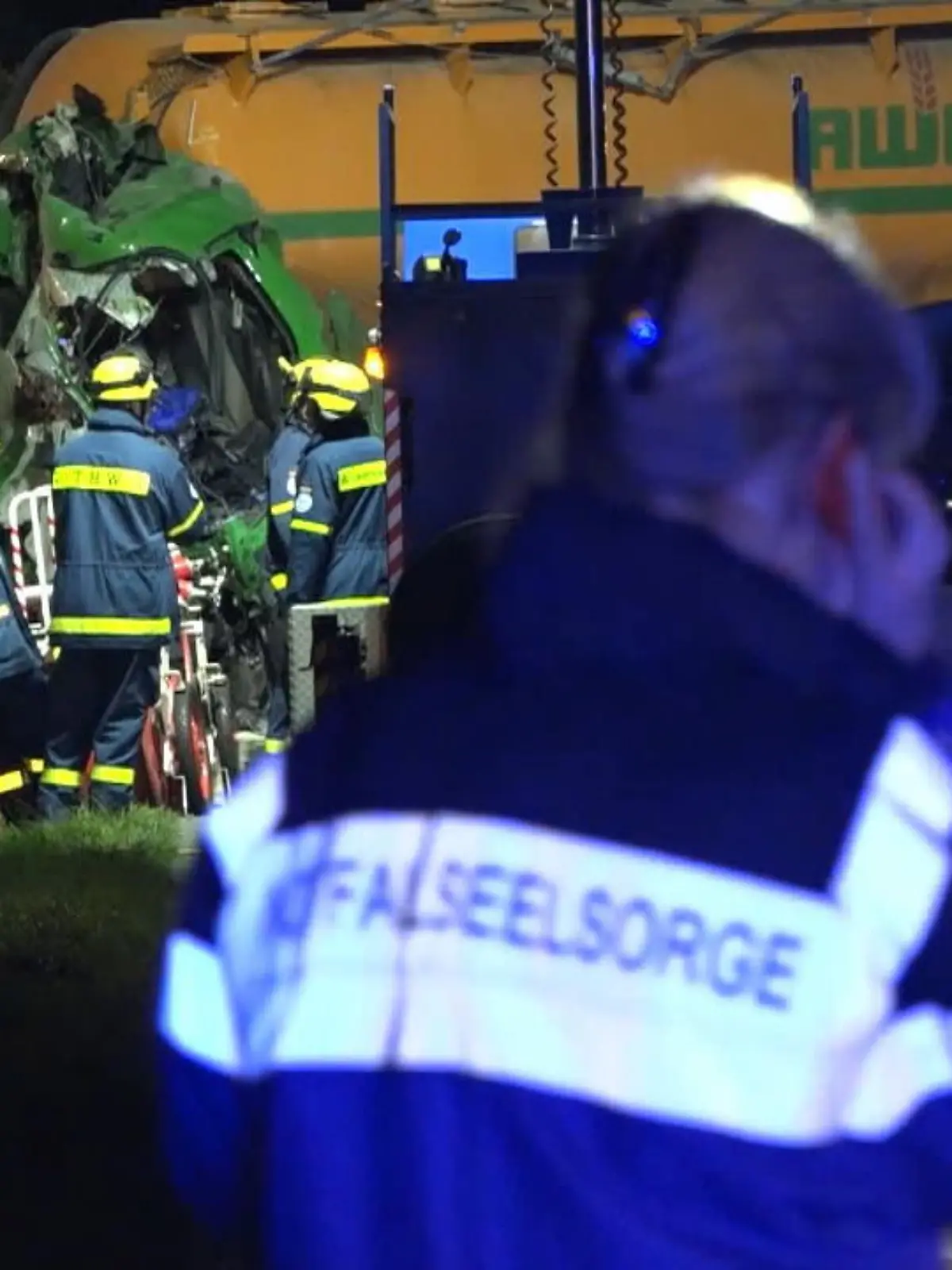 Polizei spricht von schrecklichen Bildern an der Unfallstelle - und war am Donnerstagabend dort im Großeinsatz.