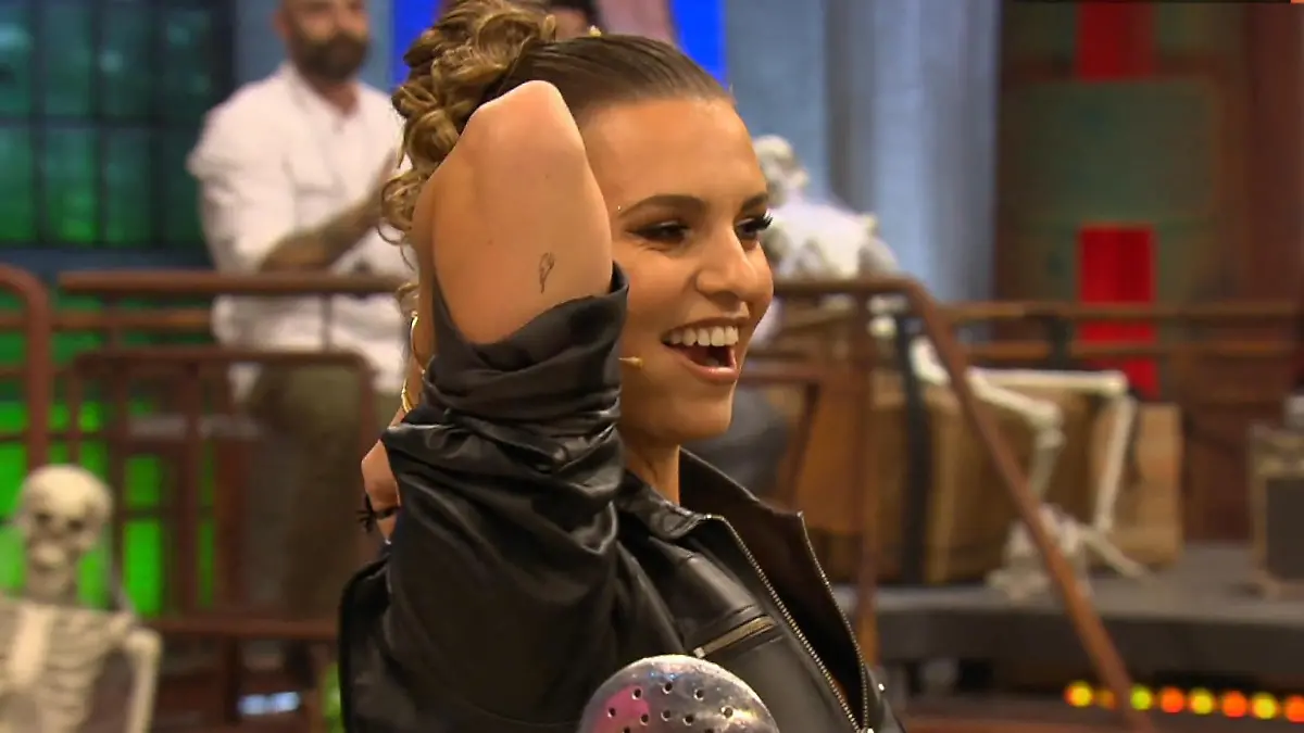 Neues Tattoo: Laura Wontorra löst Wetteinsatz ein Feuer und Flamme für Henssler