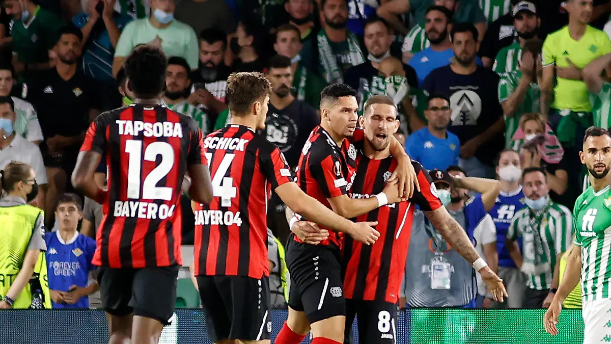 Sport Themen der Woche KW42 Sport Bilder des Tages 21st October 2021 Sevilla, Spain: Robert Andrich of Bayer Leverkusen celebrates his equalising goal during the Uefa Europa League, football match played between Real Betis Balompie and Bayer Leverkusen at Benito Villamarin stadium PUBLICATIONxNOTxINxUK ActionPlus12332313 AgenciaLOF