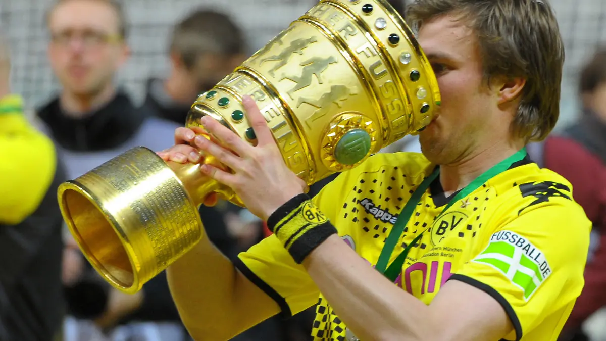 Dortmund's Kevin Grosskreutz celebrates with the trophy after winning the German DFB Cup final soccer match between Borussia Dortmund and FC Bayern Munich at the Olympic Stadium in Berlin, Germany, 12 May 2012. Photo: Soeren Stache dpa/lbn (ATTENTION: The DFB prohibits the utilisation and publication of sequential pictures on the internet and other online media during the match (including half-time). ATTENTION: BLOCKING PERIOD! The DFB permits the further utilisation and publication of the pictures for mobile services (especially MMS) and for DVB-H and DMB only after the end of the match.) +++(c) dpa - Bildfunk+++
