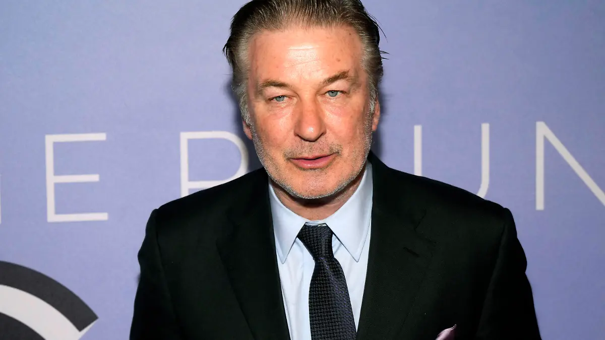 ARCHIV - 06.03.2023, USA, New York: Schauspieler Alec Baldwin besucht die jährliche Gala der Roundabout Theatre Company im Ziegfeld Ballroom. Hollywood-Star Baldwin soll laut US-Medienberichten in dem geplanten Historiendrama «Kent State» mitspielen, das tödliche Schüsse auf Vietnamkriegs-Demonstranten im Jahr 1970 thematisiert. (zu dpa: «Bericht: Neue Rolle für Alec Baldwin in Drama «Kent State»») Foto: Charles Sykes/Invision via AP/dpa +++ dpa-Bildfunk +++