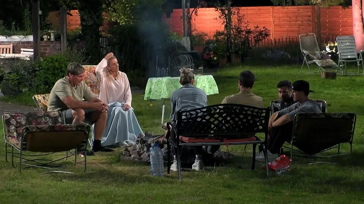 SIE stehen im Sommerhaus-Halbfinale Da waren's nur noch 3 Paare