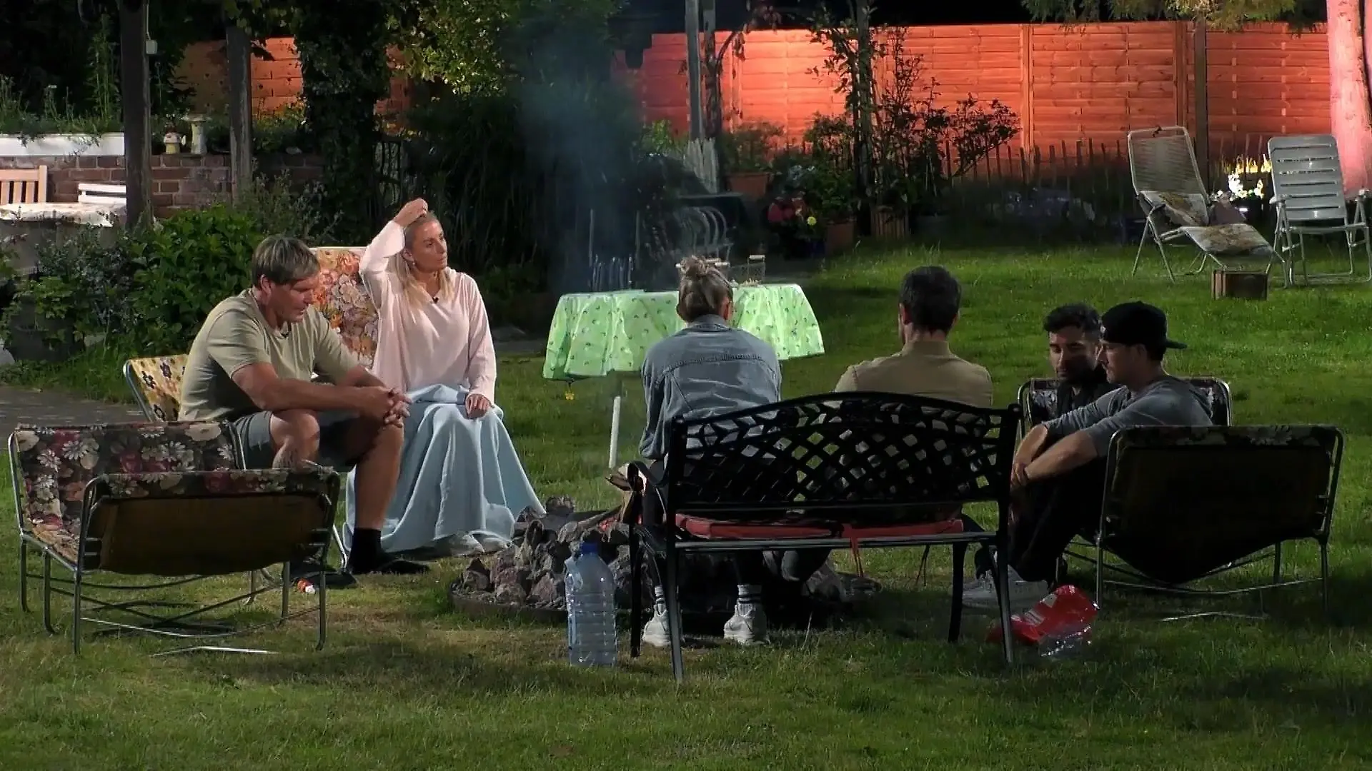 SIE stehen im Sommerhaus-Halbfinale Da waren's nur noch 3 Paare
