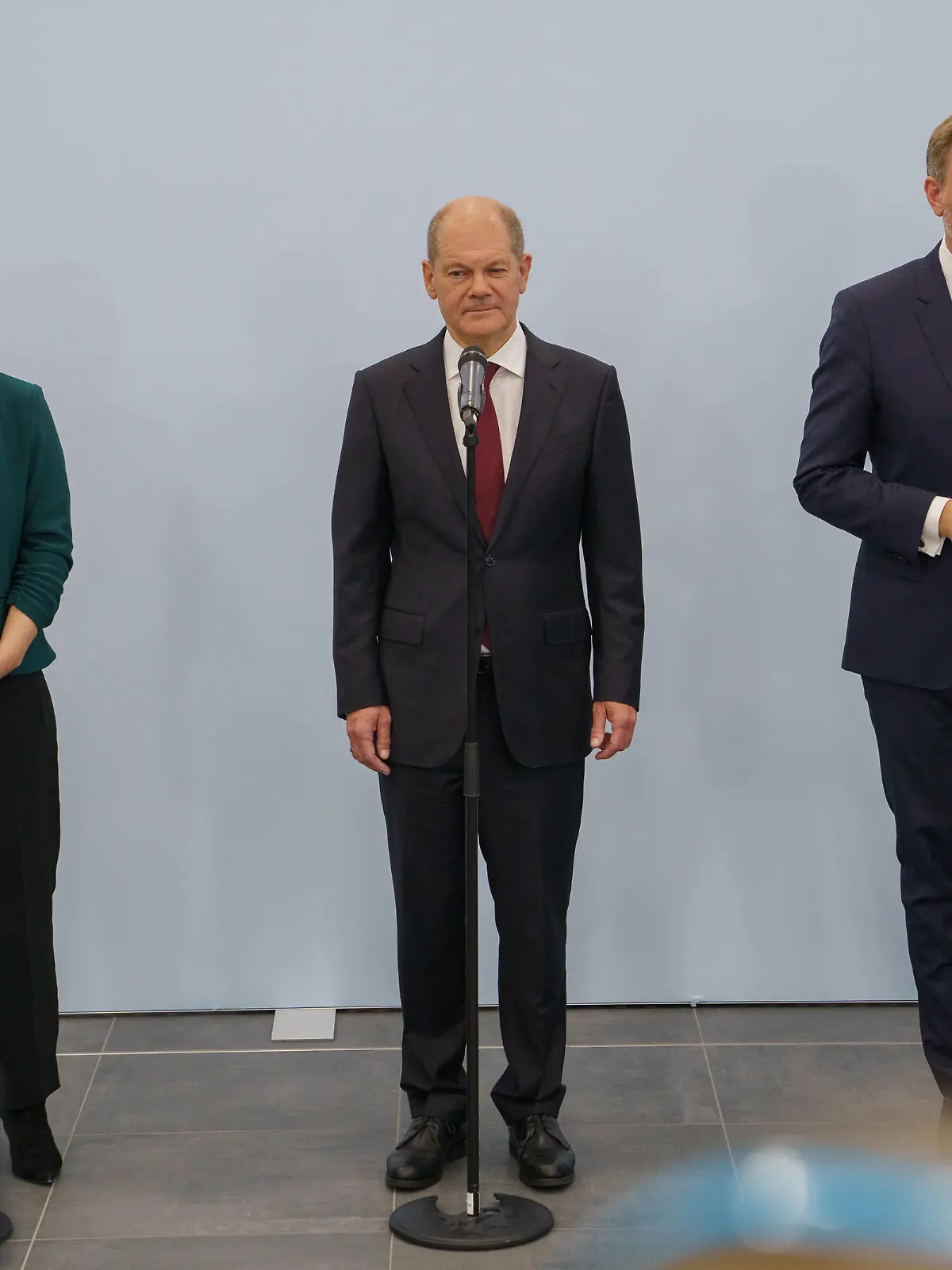  SPD, BÜNDNIS 90/DIE GRÜNEN und FDP verkünden im hub27 auf dem Messegelände Berlin die Aufnahme von Koalitionsverhandlungen zu einer möglichen Regierungsbildung im Rahmen einer Ampel-Koalition nach der Bundestagswahl 2021 Annalena Baerbock, Olaf Scholz, Christian LindnerSPD, BÜNDNIS 90/DIE GRÜNEN und FDP verkünden im hub27 auf dem Messegelände Berlin die Aufnahme von Koalitionsverhandlungen zu einer möglichen Regierungsbildung im Rahmen einer Ampel-Koalition nach der Bundestagswahl 2021 Annalena Baerbock, Olaf, Berlin Berlin Deutschland Messegelände Berlin *** SPD, BÜNDNIS 90 DIE GRÜNEN and FDP announce the start of coalition negotiations at hub27 on the Berlin Exhibition Grounds on a possible formation of a government