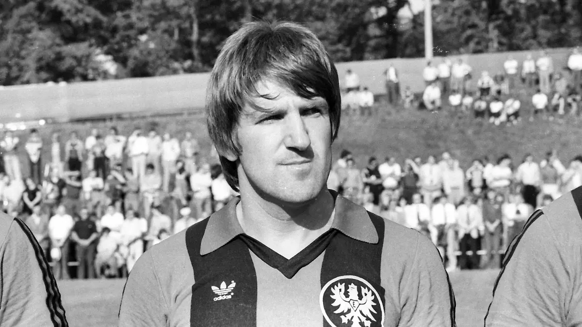 Bildnummer: 07165463 Datum: 25.07.1980 Copyright: imago/Ferdi Hartung
Bernd Nickel (Eintracht Frankfurt); Fussball Herren GER 603i Eintracht Frankfurt 1. BL xSP Vneg Vsw quer, 1980, 1981, Aufnahmedatum geschätzt, Porträt
Image number 07165463 date 25 07 1980 Copyright imago Ferdi Hartung Bernd Nickel Eintracht Frankfurt Football men ger 603i Eintracht Frankfurt 1 BL Vneg Vsw horizontal 1980 1981 date estimated Portrait