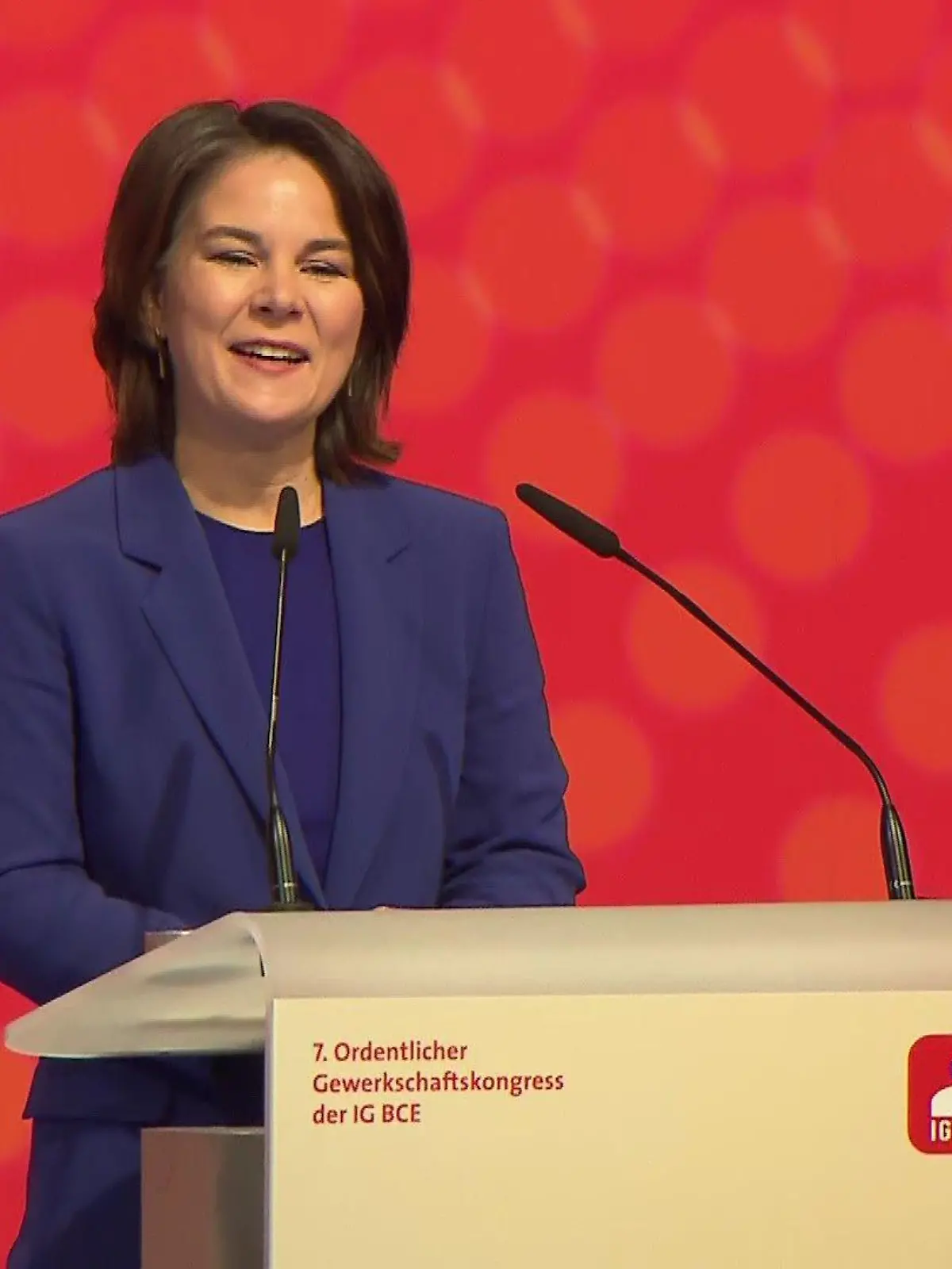 Annalena Baerbock (Bündnis 90/Die Grünen) spricht auf dem 7. Kongress der Industriegewerkschaft Bergbau, Chemie und Energie in Hannover