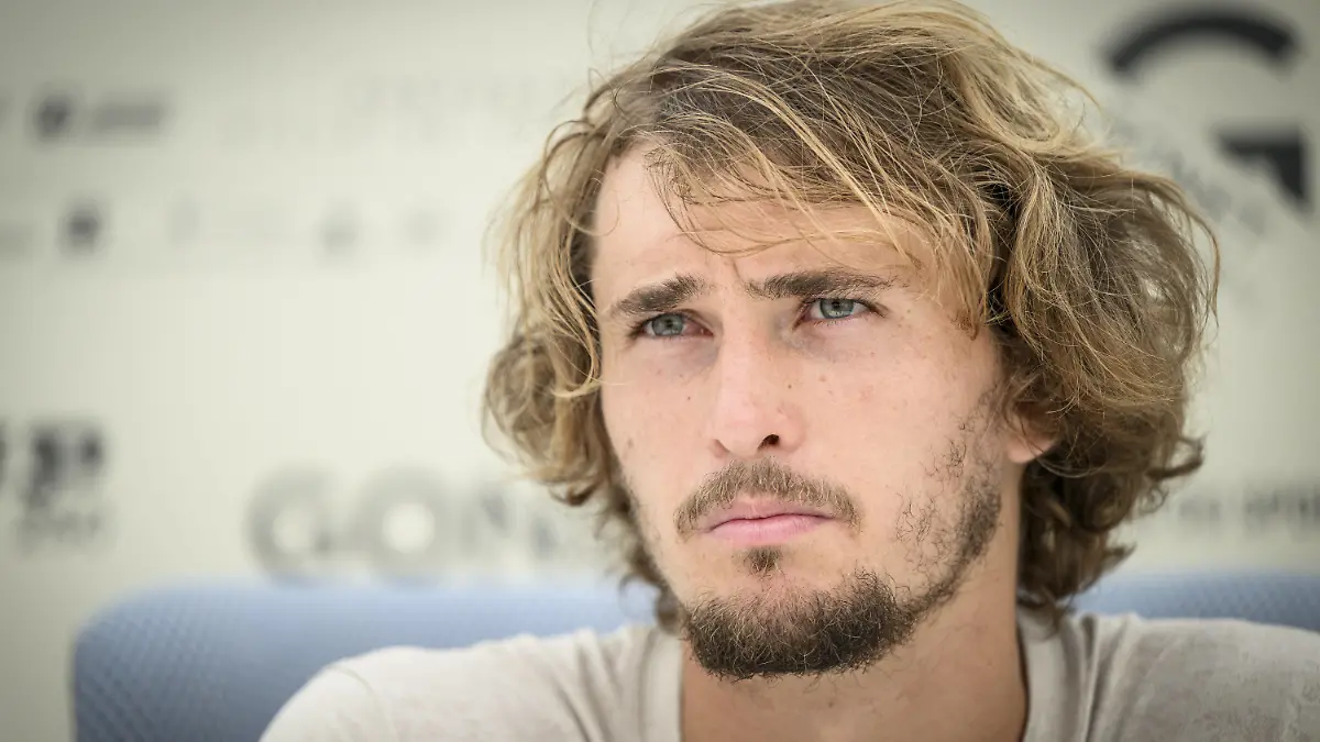 22.05.2023, Schweiz, Genf: Tennis: ATP-Tour - Genf, Einzel, Herren, Pressekonferenz: Alexander Zverev aus Deutschland nimmt an einer Pressekonferenz teil. Struff hat Olympiasieger Zverev vor den French Open als deutsche Nummer eins in der Tennis-Weltrangliste abgelöst. Foto: Gabriel Monnet/KEYSTONE/dpa +++ dpa-Bildfunk +++