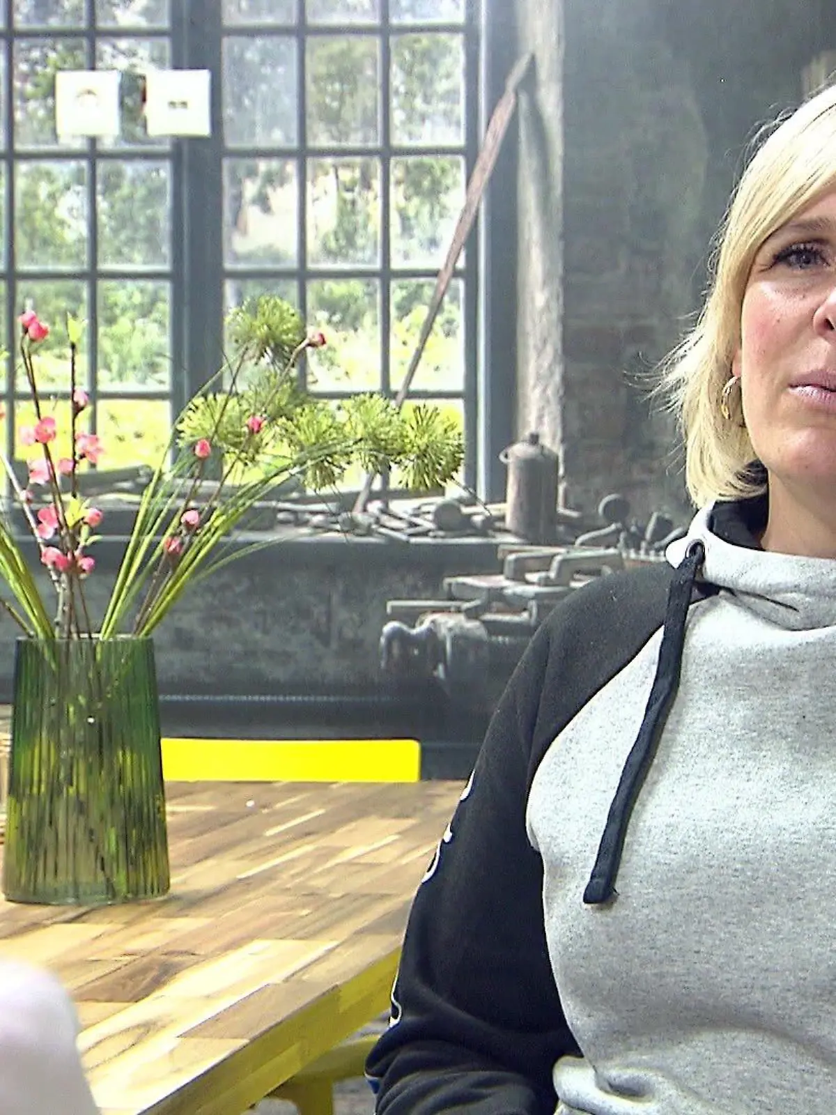 Malerin Jessica Hansen hat die Vier-Stunden-Woche schon vor über einem Jahr eingeführt, weil sie einfach kein Personal mehr gefunden hat.