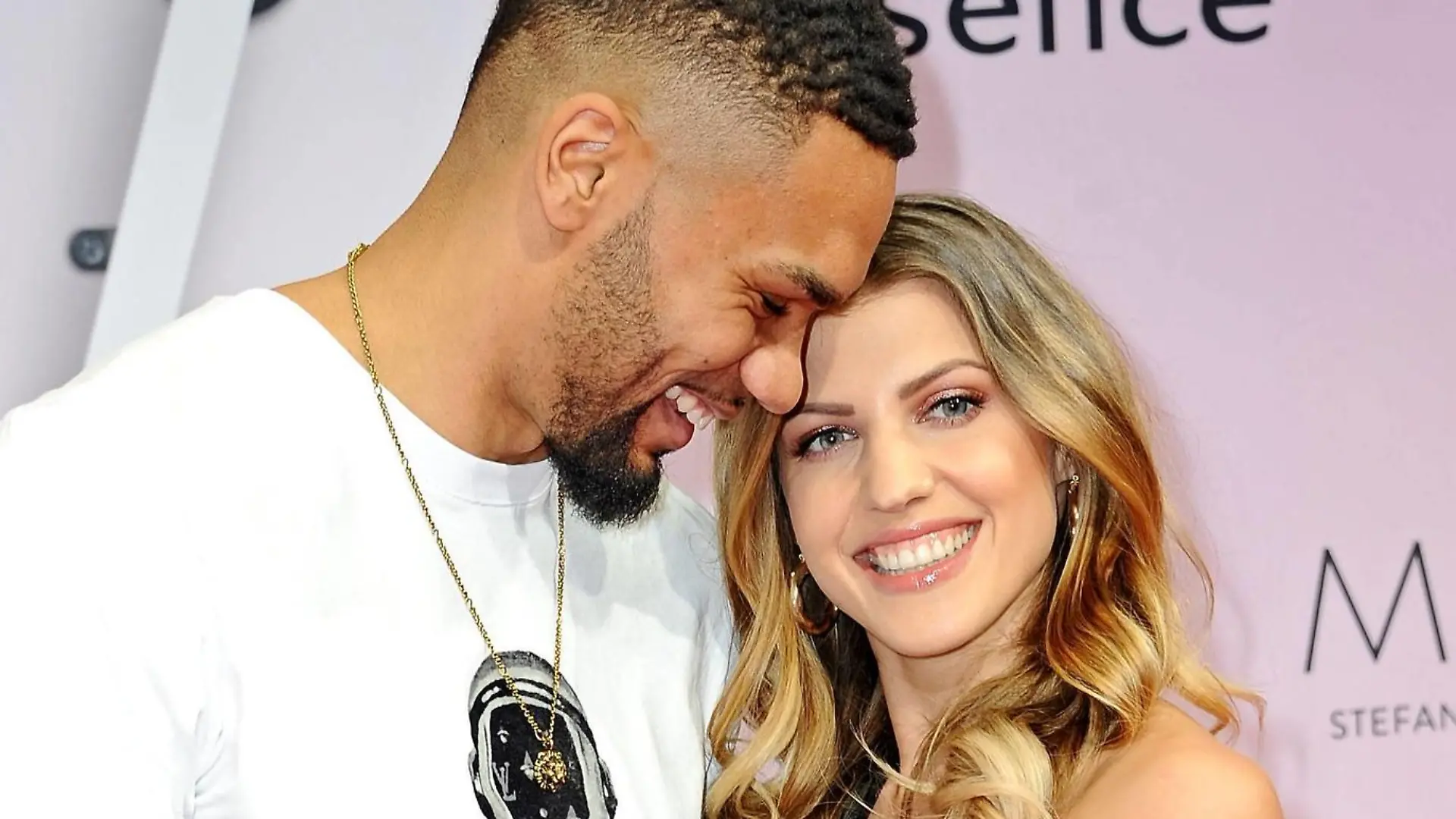 GLOW - The Beauty Convention. Dominic und Sarah Harrison anläßlich der GLOW - The Beauty Convention am 30.03.2019 in Stuttgart. 20190330MWI1423 *** GLOW The Beauty Convention Dominic and Sarah Harrison on the occasion of the GLOW The Beauty Convention on 30 03 2019 in Stuttgart 20190330MWI1423