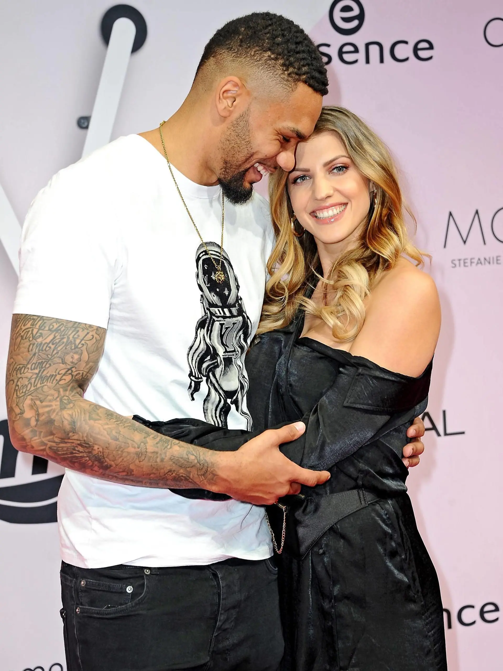  GLOW - The Beauty Convention. Dominic und Sarah Harrison anläßlich der GLOW - The Beauty Convention am 30.03.2019 in Stuttgart. 20190330MWI1423 *** GLOW The Beauty Convention Dominic and Sarah Harrison on the occasion of the GLOW The Beauty Convention on 30 03 2019 in Stuttgart 20190330MWI1423