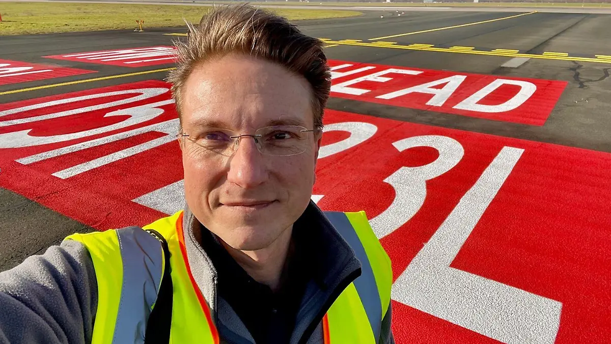 RTL-Urlaubsretter Ralf Benkö am Flughafen Düsseldorf