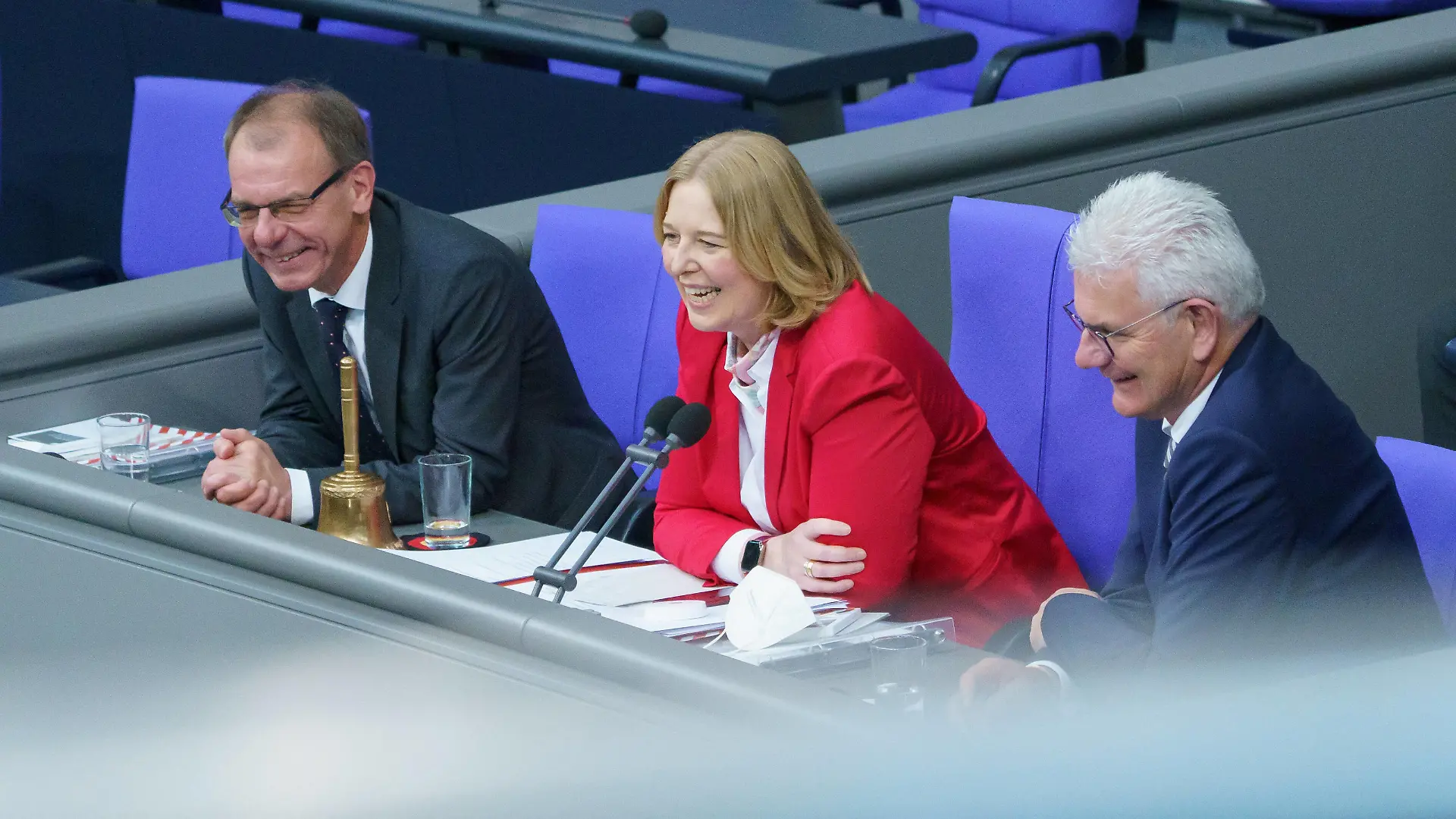 Plenarsitzung des Deutschen Bundestages - 20. Deutscher Bundestag in Berlin - Konstituierende Sitzung - Bärbel Bas, neu gewählte Bundestagspräsidentin, SPDPlenarsitzung des Deutschen Bundestages - 20. Deutscher Bundestag in Berlin - Konstituierende Sitzung - Bärbel Bas, neu gewählte Bundestagspräsidentin, SPD, Berlin Berlin Deutschland Bundestag *** Plenary Session of the German Bundestag 20 German Bundestag in Berlin Constituent Session Bärbel Bas, newly elected Bundestag President, SPD Plenary Session of the German Bundestag 20 German Bundestag in Berlin Constituent Session Bärbel Bas, newly elected Bundestag President, SPD, Berlin Berlin Germany Bundestag