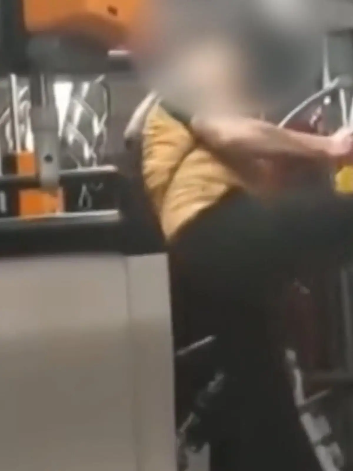 Bild zu: "Schläger (41) muss in den Knast "