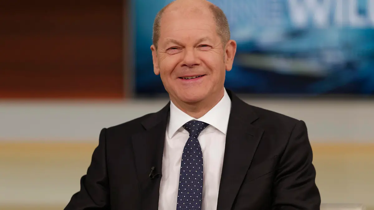 Olaf Scholz bei Anne Will 2021-10-24, Deutschland, Berlin - Olaf Scholz SPD, Bundesfinanzminister und Vizekanzler, zu Gast bei Anne Will im Ersten. Thema des ARD-Politiktalks: Die Ampel im Aufbruch - ist Rot-Grün-Gelb finanzierbar *** Olaf Scholz at Anne Will 2021 10 24, Germany, Berlin Olaf Scholz SPD , Federal Minister of Finance and Vice Chancellor, as a guest at Anne Will in the First Topic of the ARD Politiktalk The traffic light in the departure is red green yellow financeable