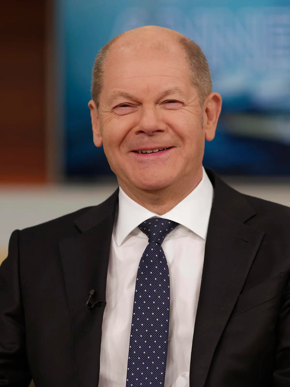  Olaf Scholz bei Anne Will 2021-10-24, Deutschland, Berlin - Olaf Scholz SPD, Bundesfinanzminister und Vizekanzler, zu Gast bei Anne Will im Ersten. Thema des ARD-Politiktalks: Die Ampel im Aufbruch - ist Rot-Grün-Gelb finanzierbar *** Olaf Scholz at Anne Will 2021 10 24, Germany, Berlin Olaf Scholz SPD , Federal Minister of Finance and Vice Chancellor, as a guest at Anne Will in the First Topic of the ARD Politiktalk The traffic light in the departure is red green yellow financeable