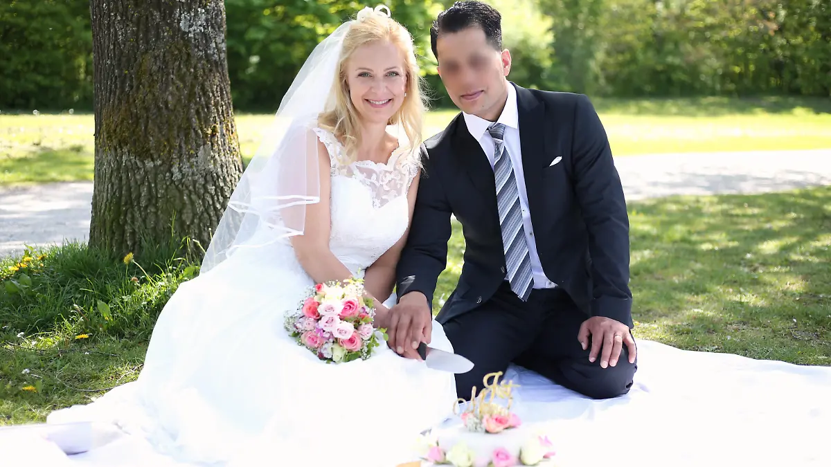 STARNBERG, GERMANY - MAY 08: (EDITORS NOTE: Photo has been retouched) Esther Kuhn and her husband Abdullah A. during their wedding on May 8, 2020 in Starnberg, Germany. (Photo by Gisela Schober/Getty Images)