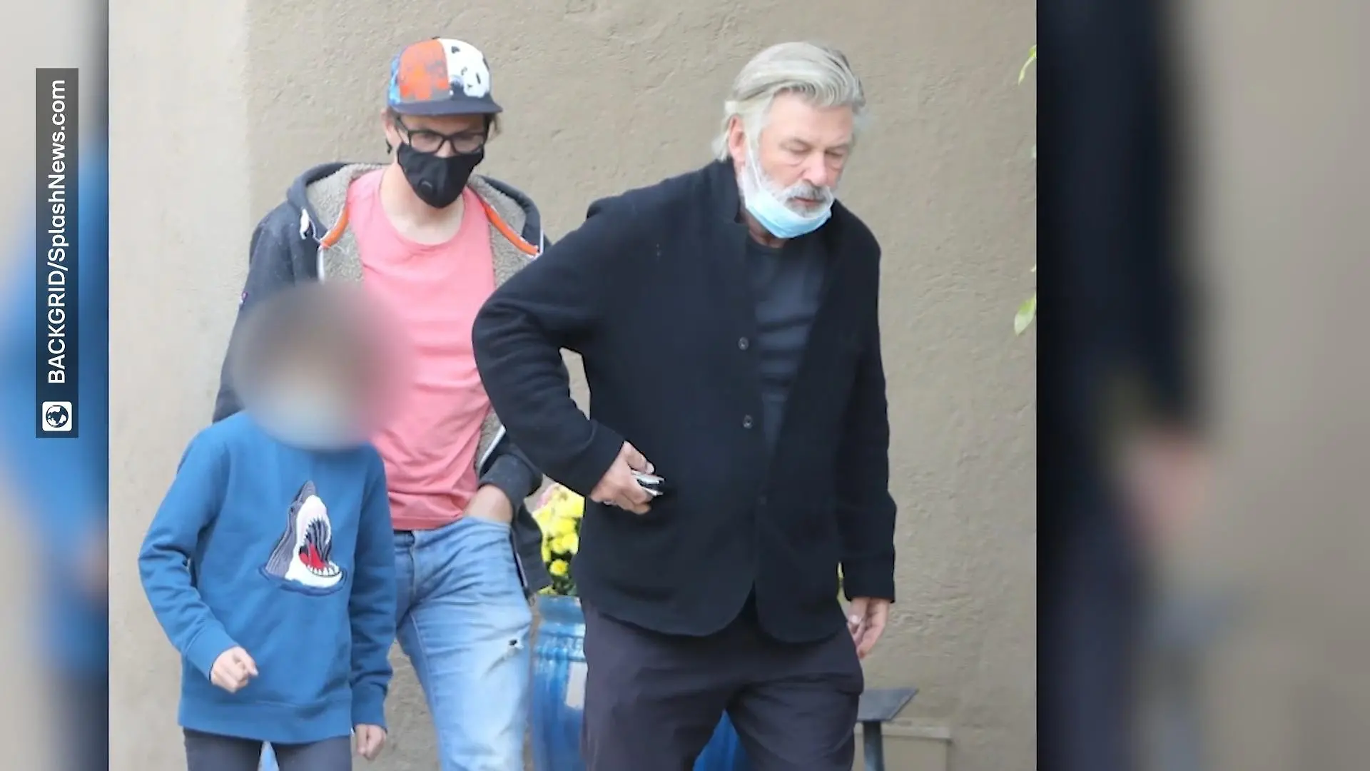 Alec Baldwin trifft Witwer und Sohn von getöteter Frau Nach tödlichen Schüssen am Filmset
