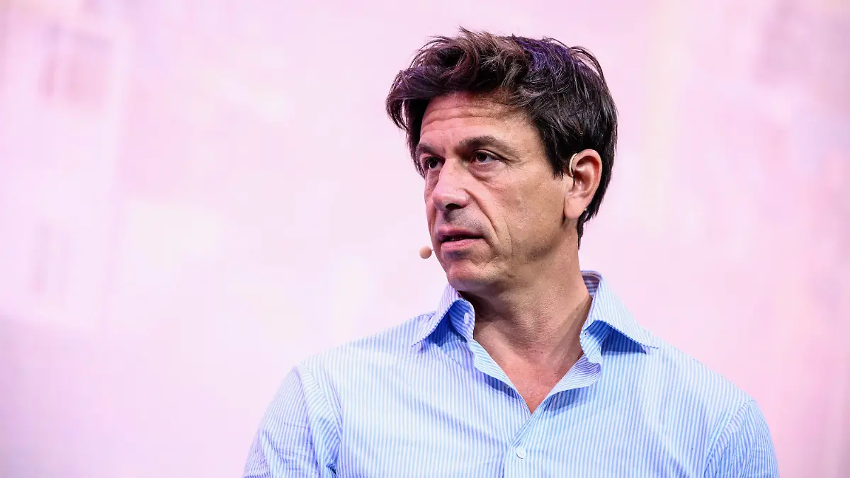 08.09.2021, Bayern, München: Toto Wolff, österreichischer Rennfahrer, Investor und Motorsportchef bei Mercedes, spricht während der Internationalen Automobil-Ausstellung (IAA Mobility) bei einer Podiumsveranstaltung zum Thema ·Driving Innovation in the World·s Fastest Laboratory·. Die IAA MOBILITY 2021 findet vom 07.-12.09.2021 in München statt Foto: Matthias Balk/dpa +++ dpa-Bildfunk +++