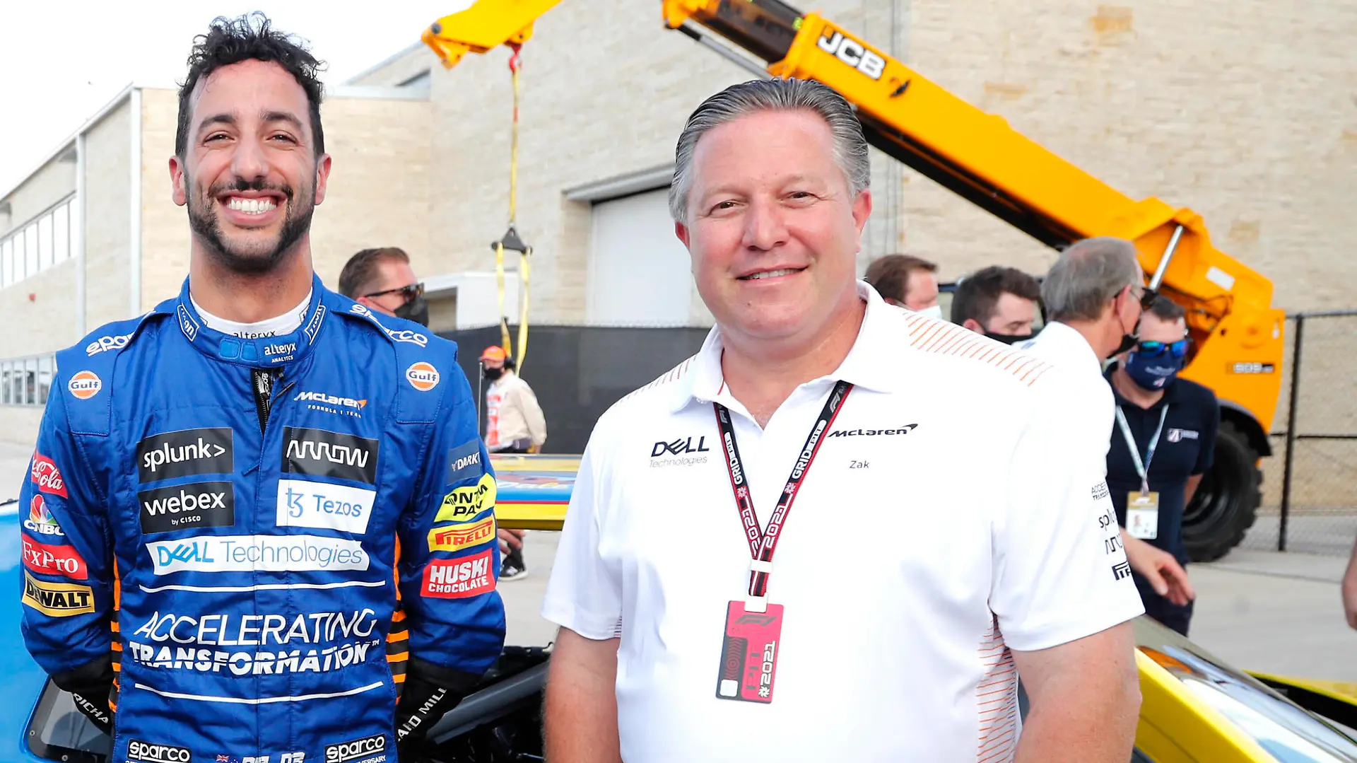  Formula 1 2021: United States GP CIRCUIT OF THE AMERICAS, UNITED STATES OF AMERICA - OCTOBER 23: Daniel Ricciardo, McLaren, poses with Jean Todt, President, FIA and Zak Brown, CEO, McLaren Racing, next to Brown s Dale Earnhardt Sr Wrangler Chevrolet Monte Carlo NASCAR, Motorsport, USA during the United States GP at Circuit of the Americas on Saturday October 23, 2021 in Austin, United States of America. Photo by Steven Tee / LAT Images Images PUBLICATIONxINxGERxSUIxAUTxHUNxONLY GP2117_155218_2ST3520