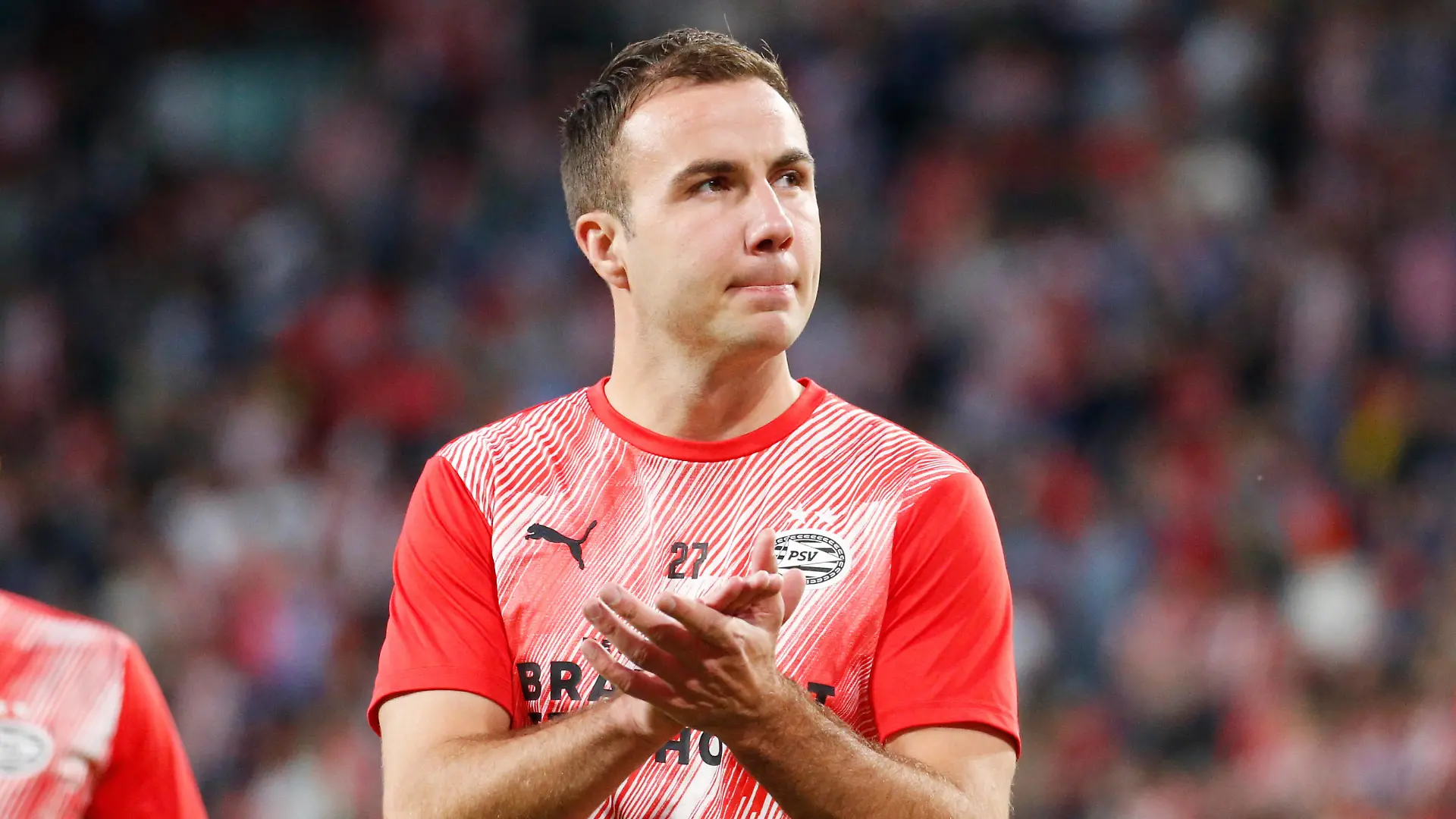 Eindhoven, Niederlande 24. August 2021: CL - Quali - 2021/2022 - PSV Eindhoven vs. Benfica Lissabon Mario Goetze / Götze PSV Eindhoven gestikuliert auf dem Spielfeld. Philips-Stadion *** Eindhoven, Netherlands 24 August 2021 CL Quali 2021 2022 PSV Eindhoven vs Benfica Lisbon Mario Goetze Götze PSV Eindhoven gestures on the pitch Philips Stadion Copyright: xFotostandx/xvanxderxVeldenx