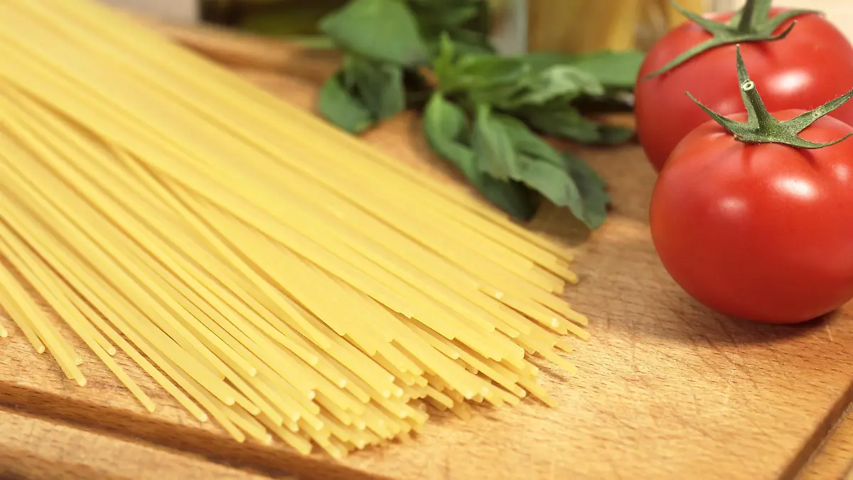 Spaghetti Pasta with Tomato and Basil Keine Weitergabe an Drittverwerter.
