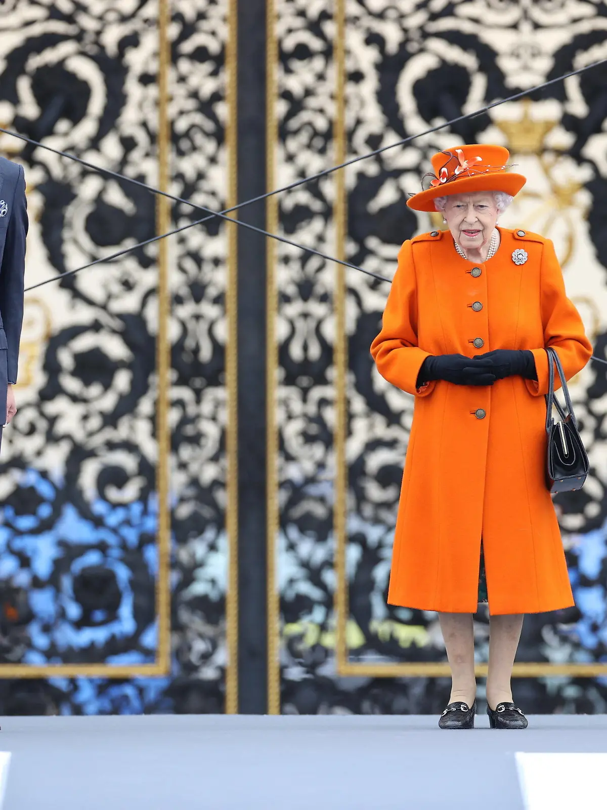  . 07/10/2021. London, United Kingdom. Queen Elizabeth II accompanied by Prince Edward, launches The Queen s Baton Relay for the 2022 Commonwealth Games in Birmingham, United Kingdom, at Buckingham Palace in London. PUBLICATIONxINxGERxSUIxAUTxHUNxONLY xStephenxLockx/xi-Imagesx IIM-22659-0004