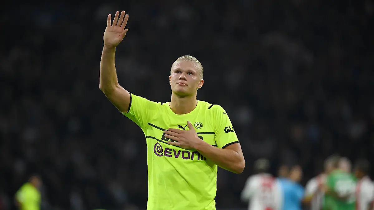 Amsterdam, Amsterdam Arena, 19.10.21, NL, Herren, UEFA Champions League, Saison 2021-2022, Ajax Amsterdam - Borussia Dortmund Bild: Erling Haaland Dortmund Nur fuer journalistische Zwecke Only for editorial use Gemaess den Vorgaben der DFL Deutsche Fußball Liga ist es untersagt, in dem Stadion und/oder vom Spiel angefertigte Fotoaufnahmen in Form von Sequenzbildern und/oder videoaehnlichen Fotostrecken zu verwerten bzw. verwerten zu lassen. DFL regulations prohibit any use of photographs as image sequences and/or quasi-video. Niederlande *** Amsterdam, Amsterdam Arena, 19 10 21, NL, Men, UEFA Champions League, Season 2021 2022, Ajax Amsterdam Borussia Dortmund Bild Erling Haaland Dortmund Nur fuer journalistische Zwecke Only for editorial use According to the regulations of the DFL Deutsche Fußball Liga it is prohibited to use or have used photographs taken in the stadium and or from the match in the form of sequence images and or video-like photo series DFL regulations prohibit any use of photographs as image sequences and or quasi video Netherlands