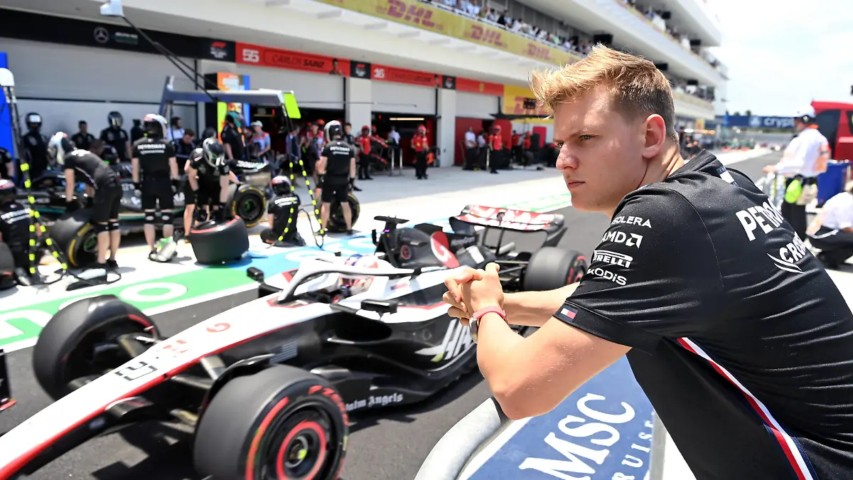 Formula 1 2023: Miami GP MIAMI INTERNATIONAL AUTODROME, UNITED STATES OF AMERICA - MAY 06: Mick Schumacher, Reserve Driver, Mercedes-AMG, watches as Kevin Magnussen, Haas VF-23, passes in the pit lane during the Miami GP at Miami International Autodrome on Saturday May 06, 2023 in Miami, United States of America. Photo by Mark Sutton / Sutton Images Images PUBLICATIONxINxGERxSUIxAUTxHUNxONLY GP2305_123457MS3_2795